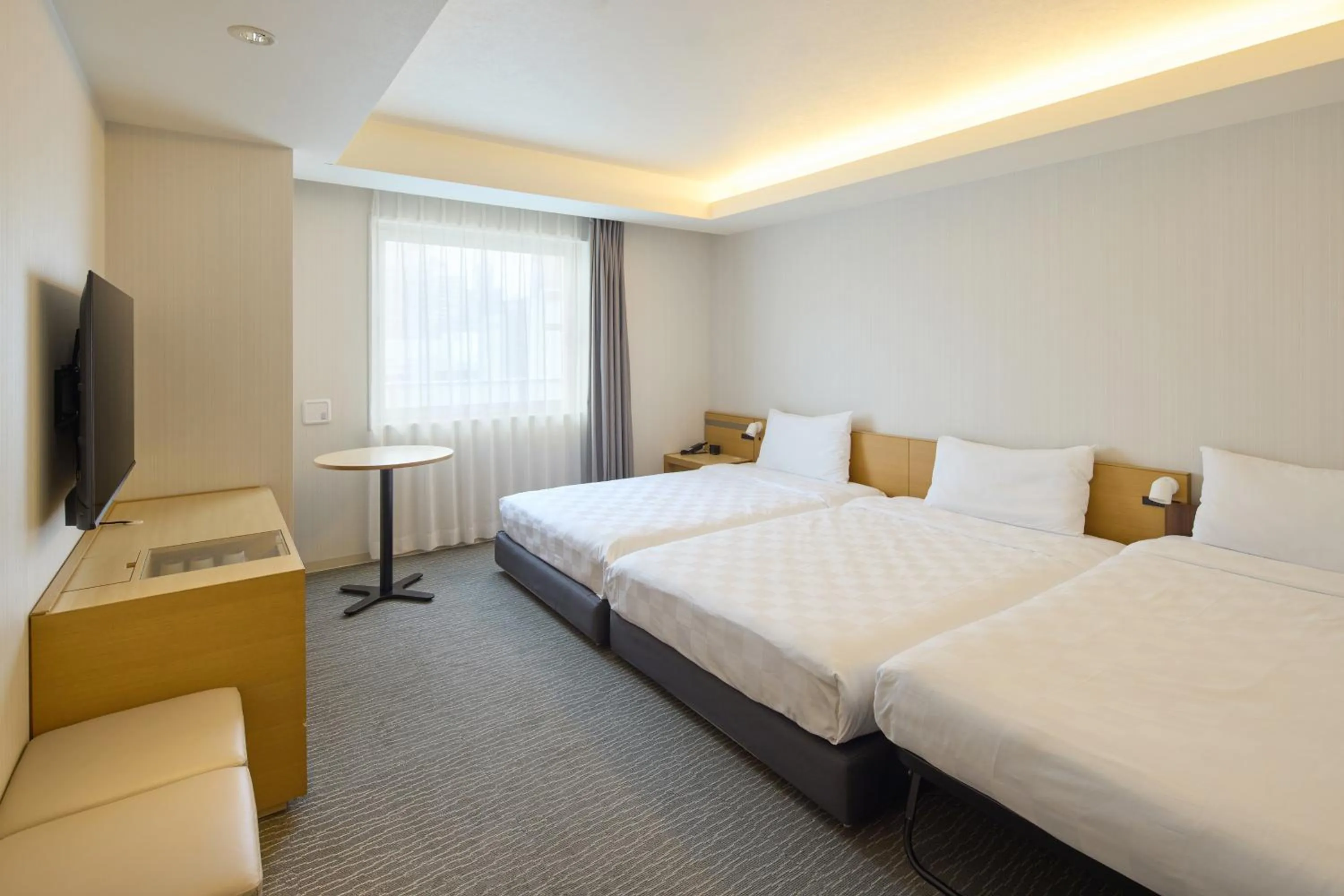 Photo of the whole room, Bed in Kobe Motomachi Tokyu REI Hotel
