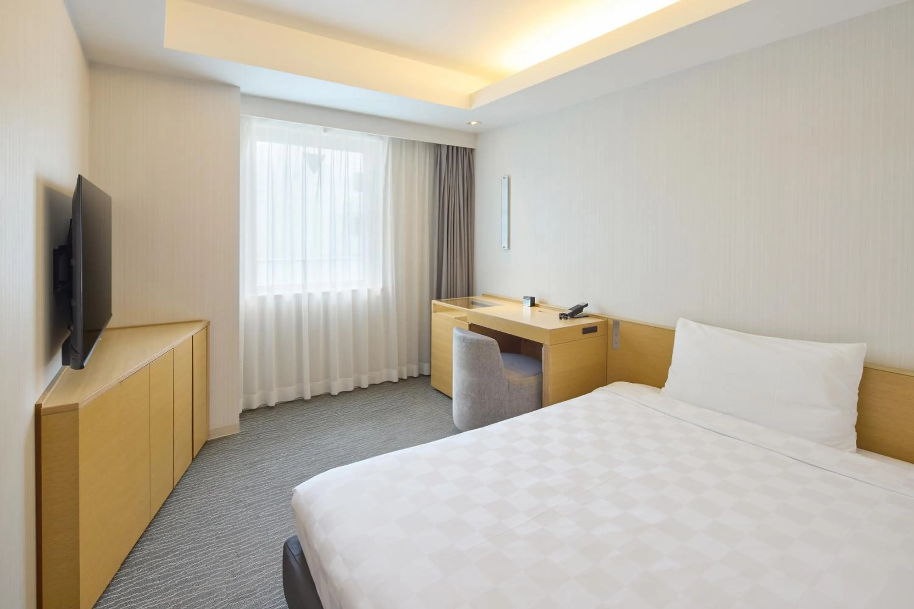 Photo of the whole room, Bed in Kobe Motomachi Tokyu REI Hotel