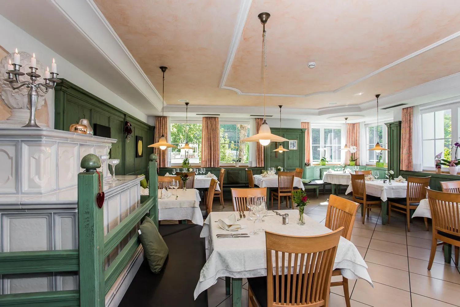 Restaurant/places to eat in Hotel Tenz