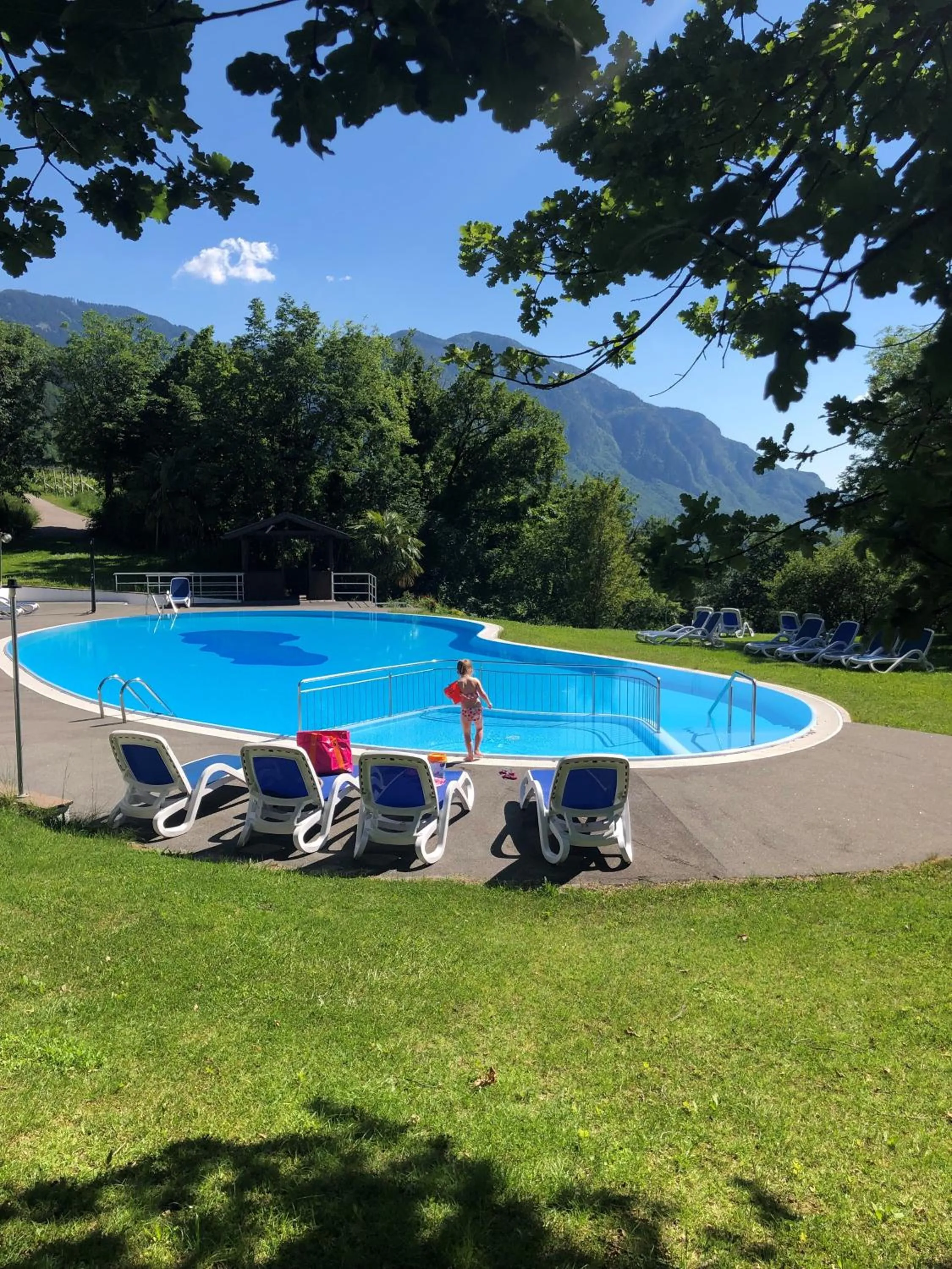 Day in Hotel Tenz