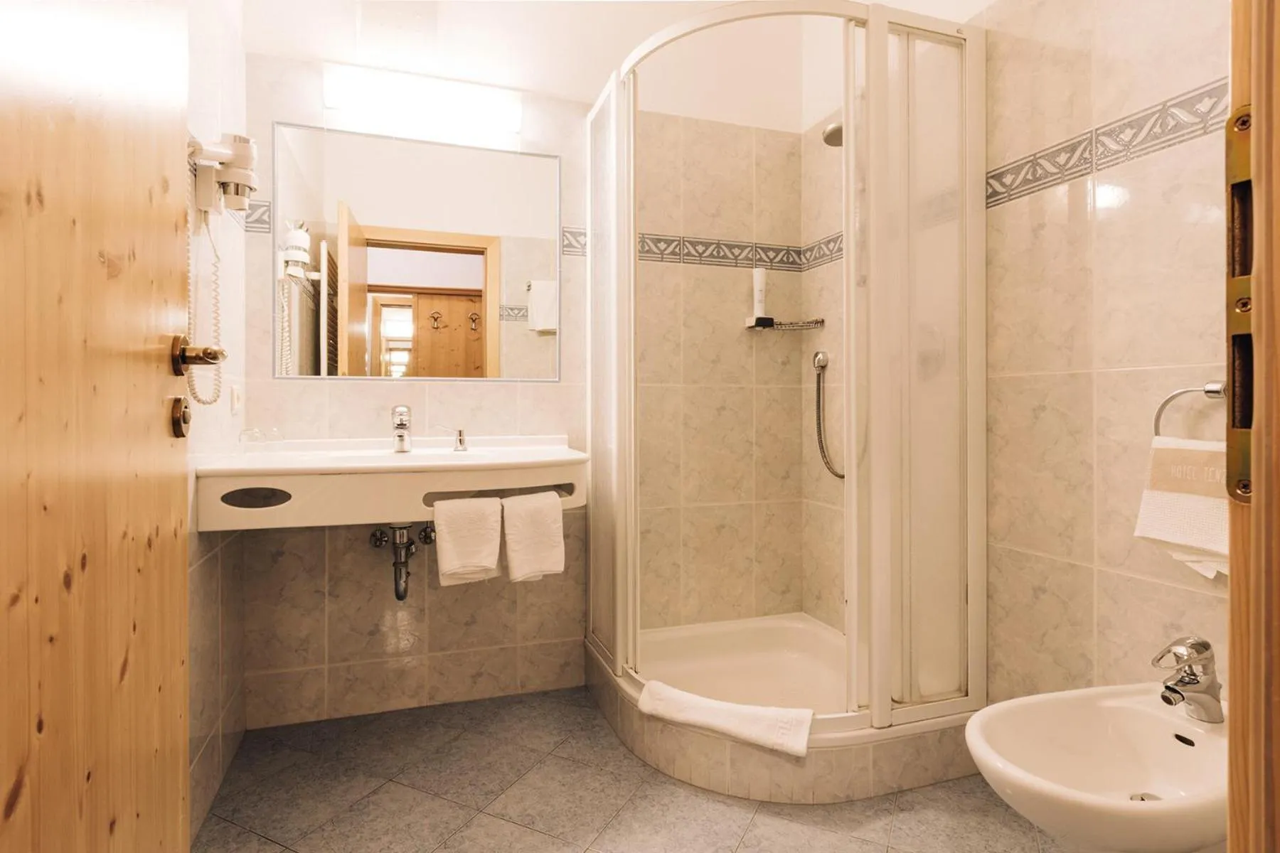 Shower in Hotel Tenz