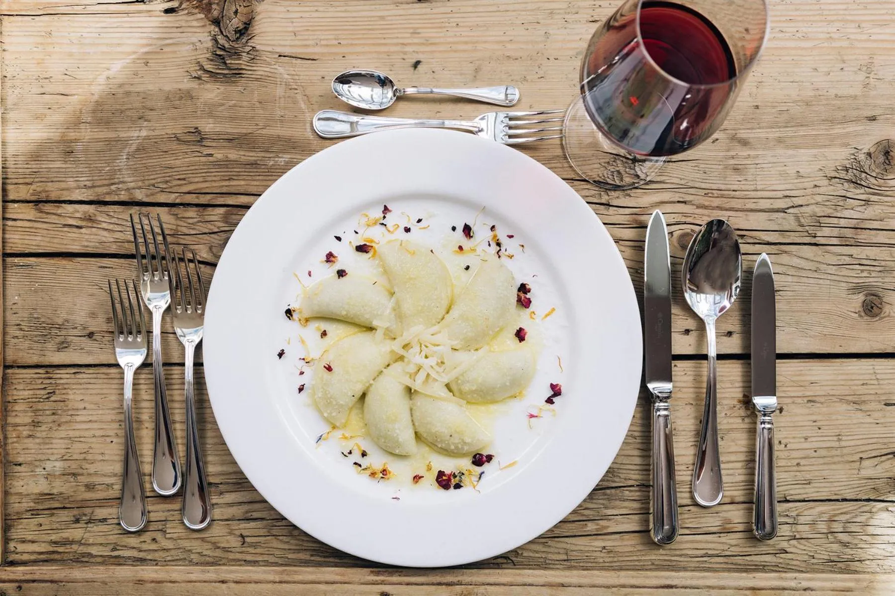 Restaurant/places to eat in Hotel Tenz