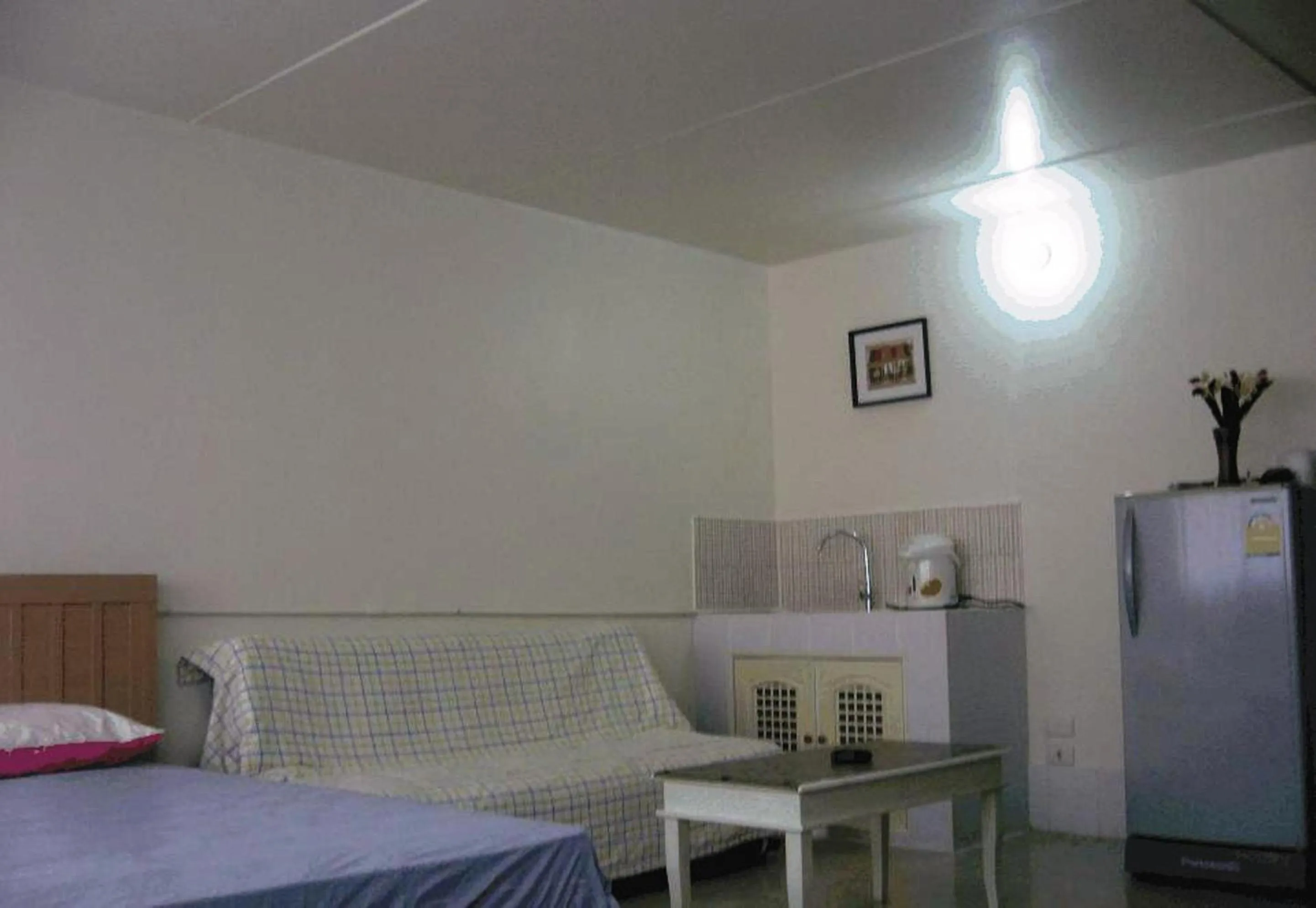 Bed in Poppular Palace Don Mueang Bangkok