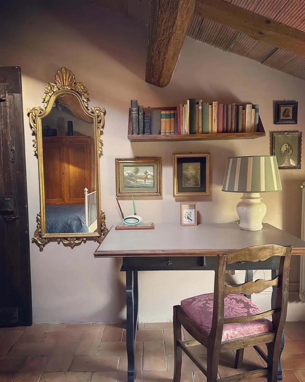 Library in B&B Podere Merlo