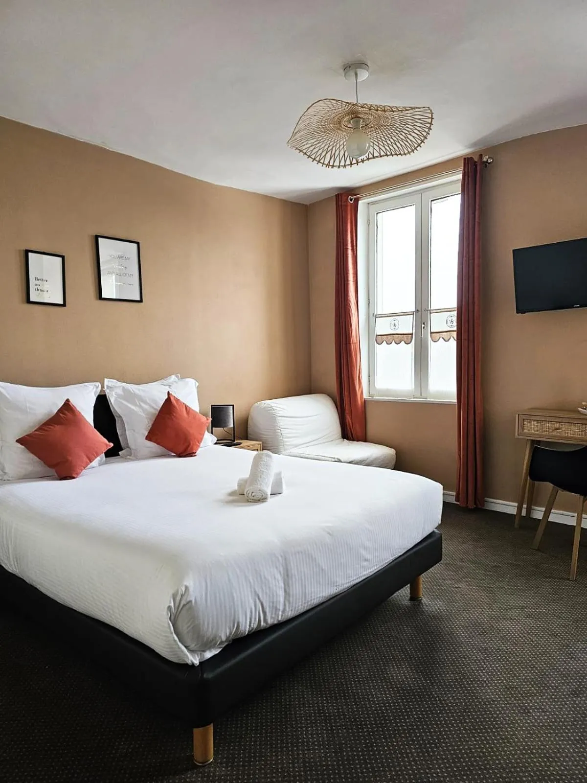 Photo of the whole room, Bed in Hôtel Le Lion D'or