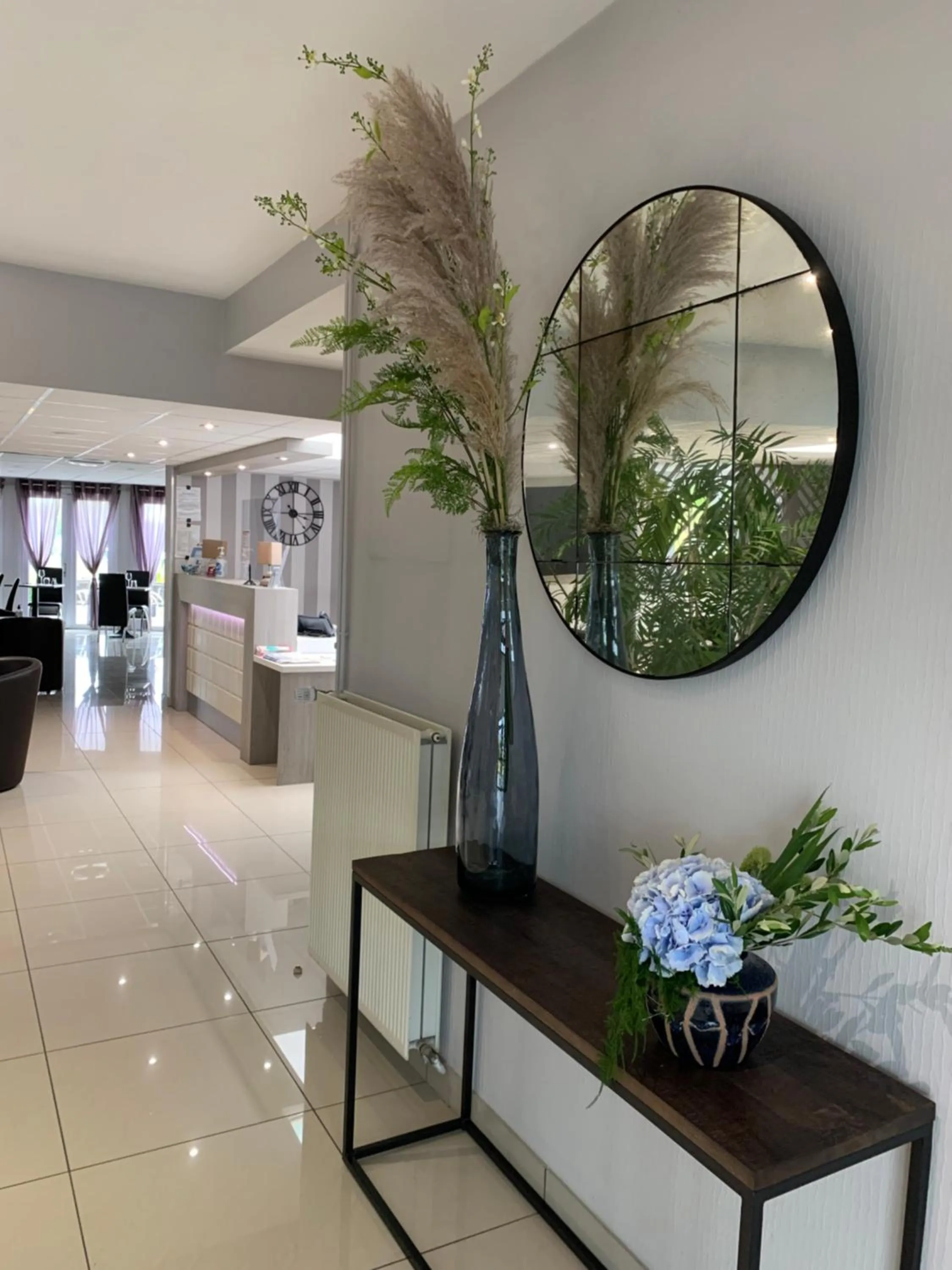 Lobby or reception in Contact Hôtel Lunotel Saint Lô