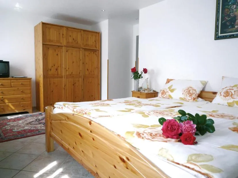 Photo of the whole room, Bed in Hotel Vater Rhein