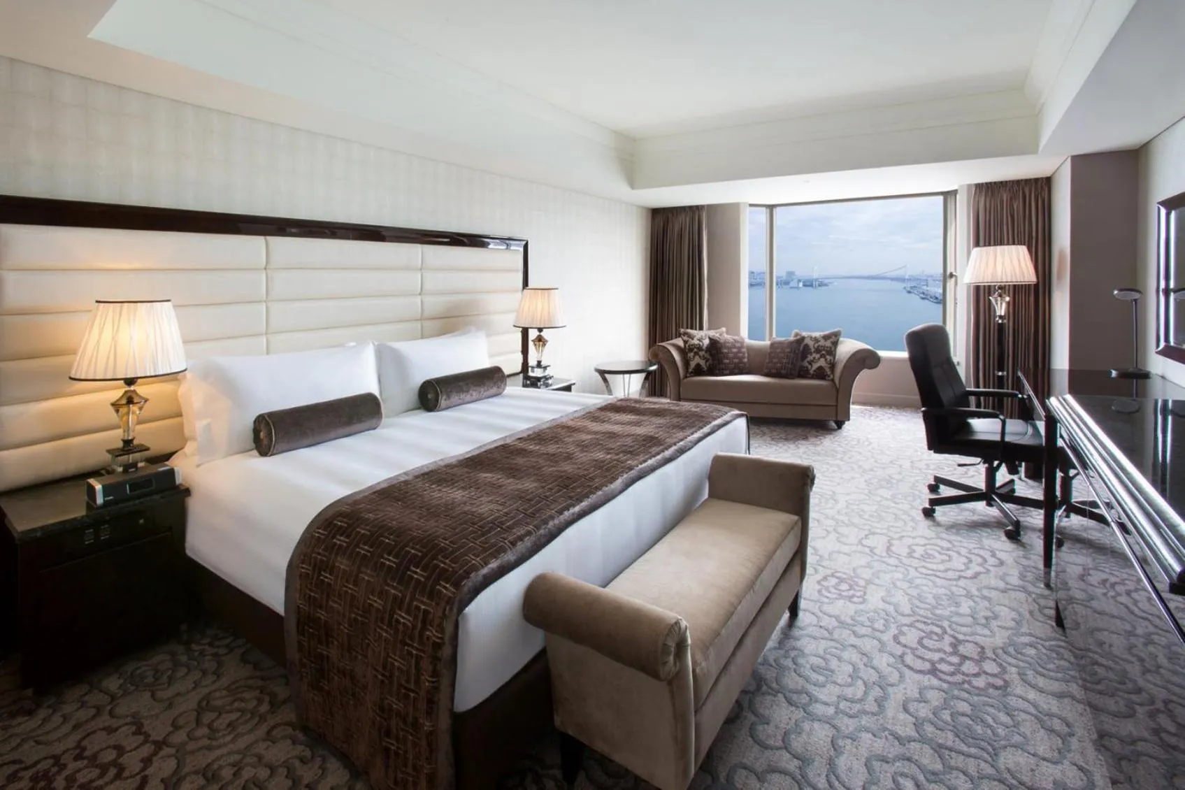 Photo of the whole room, Bed in InterContinental Tokyo Bay by IHG