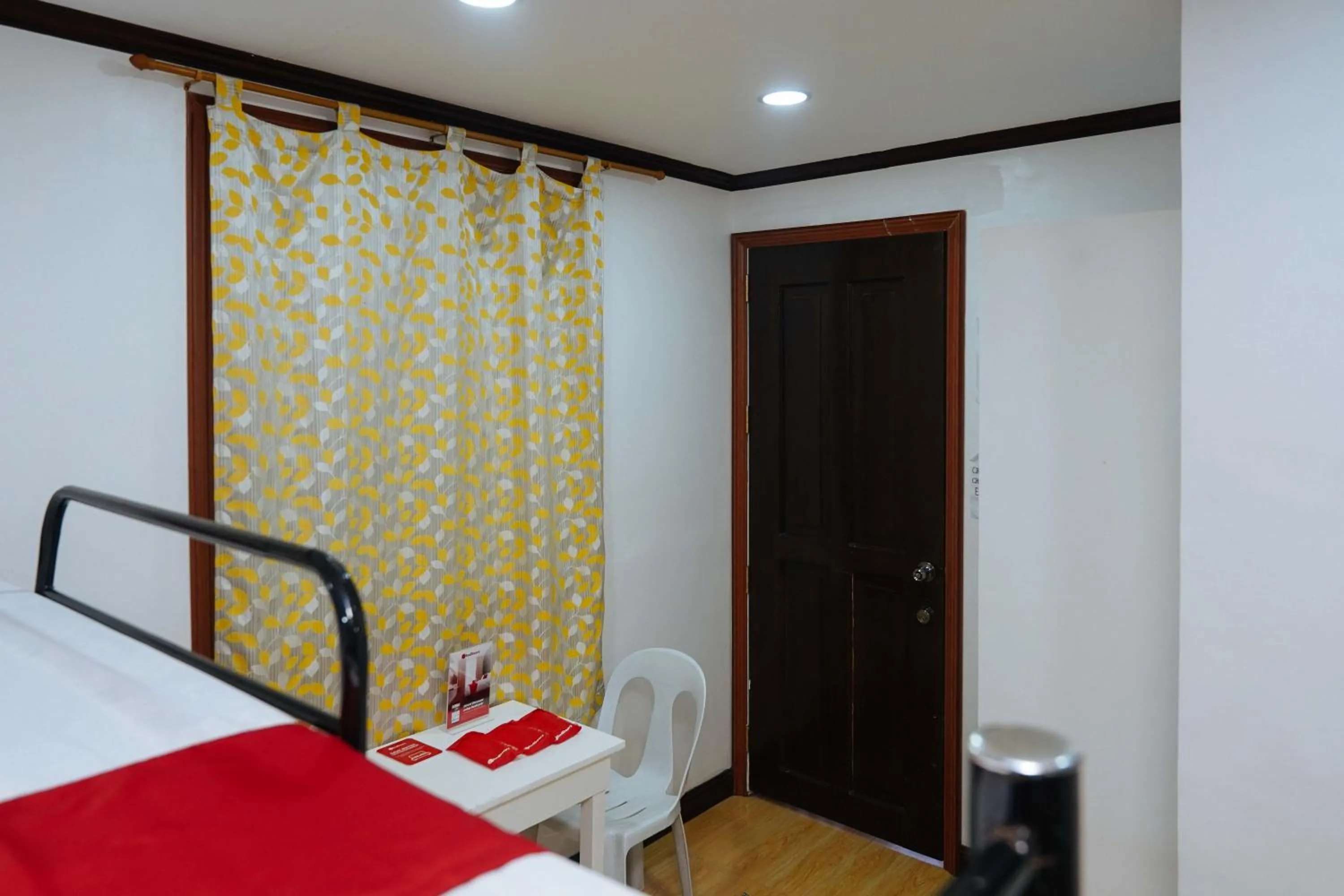 Photo of the whole room, Bed in RedDoorz Plus at Billy's Resort Oslob