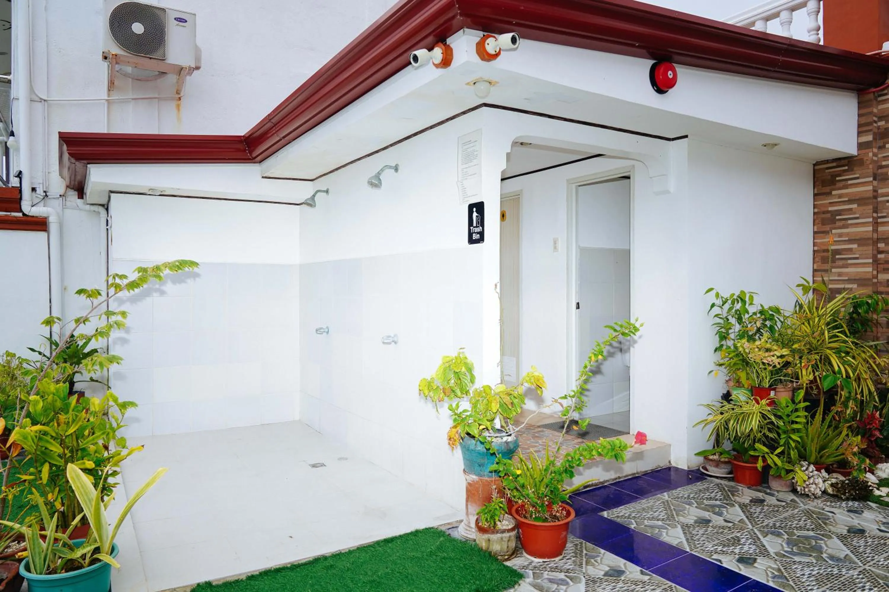 Area and facilities in RedDoorz Plus at Billy's Resort Oslob