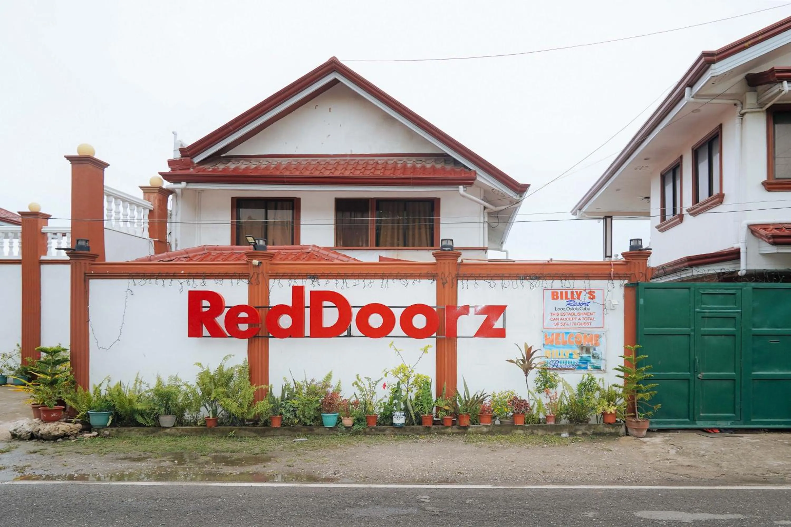 Property building in RedDoorz Plus at Billy's Resort Oslob