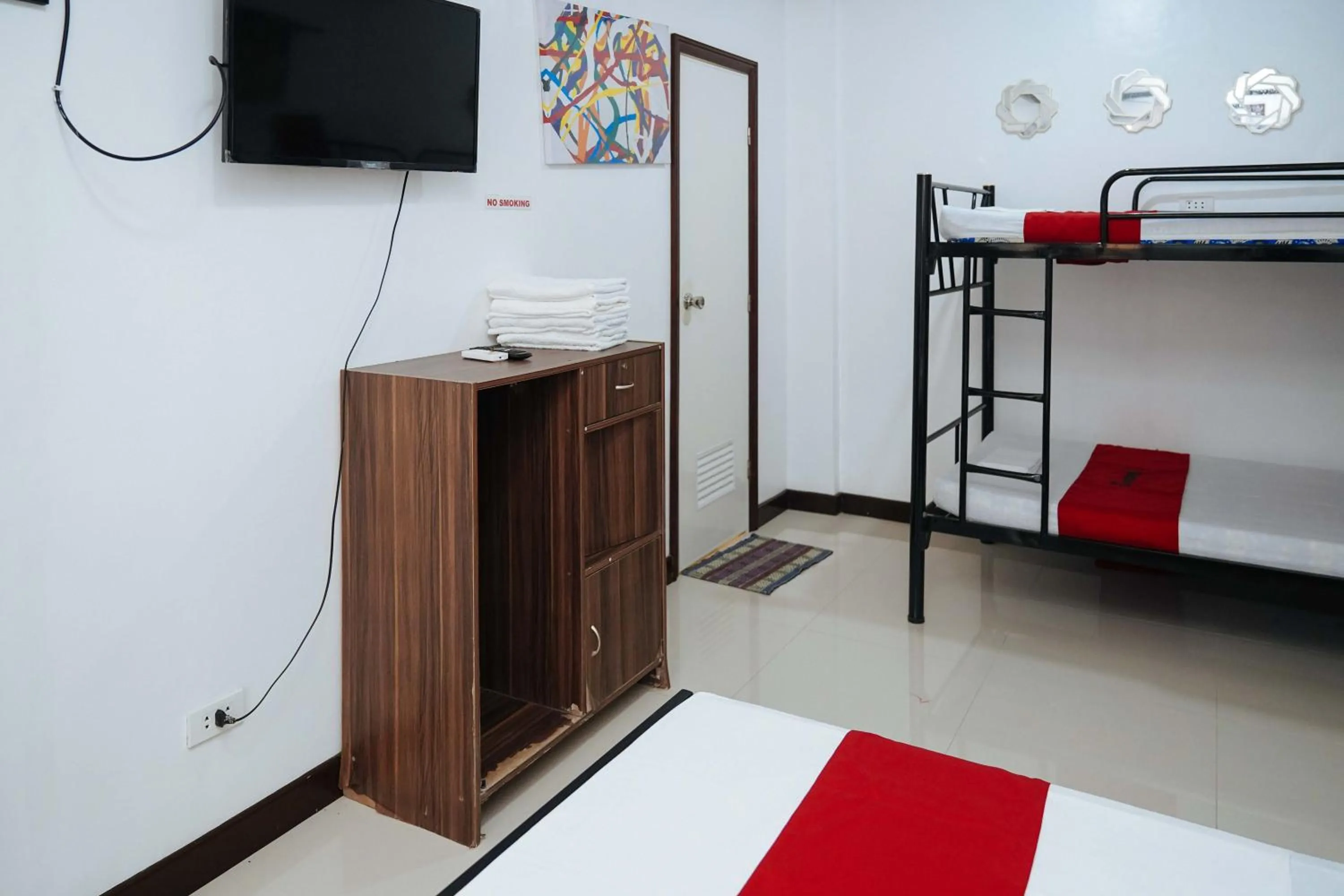 TV and multimedia, Bed in RedDoorz Plus at Billy's Resort Oslob