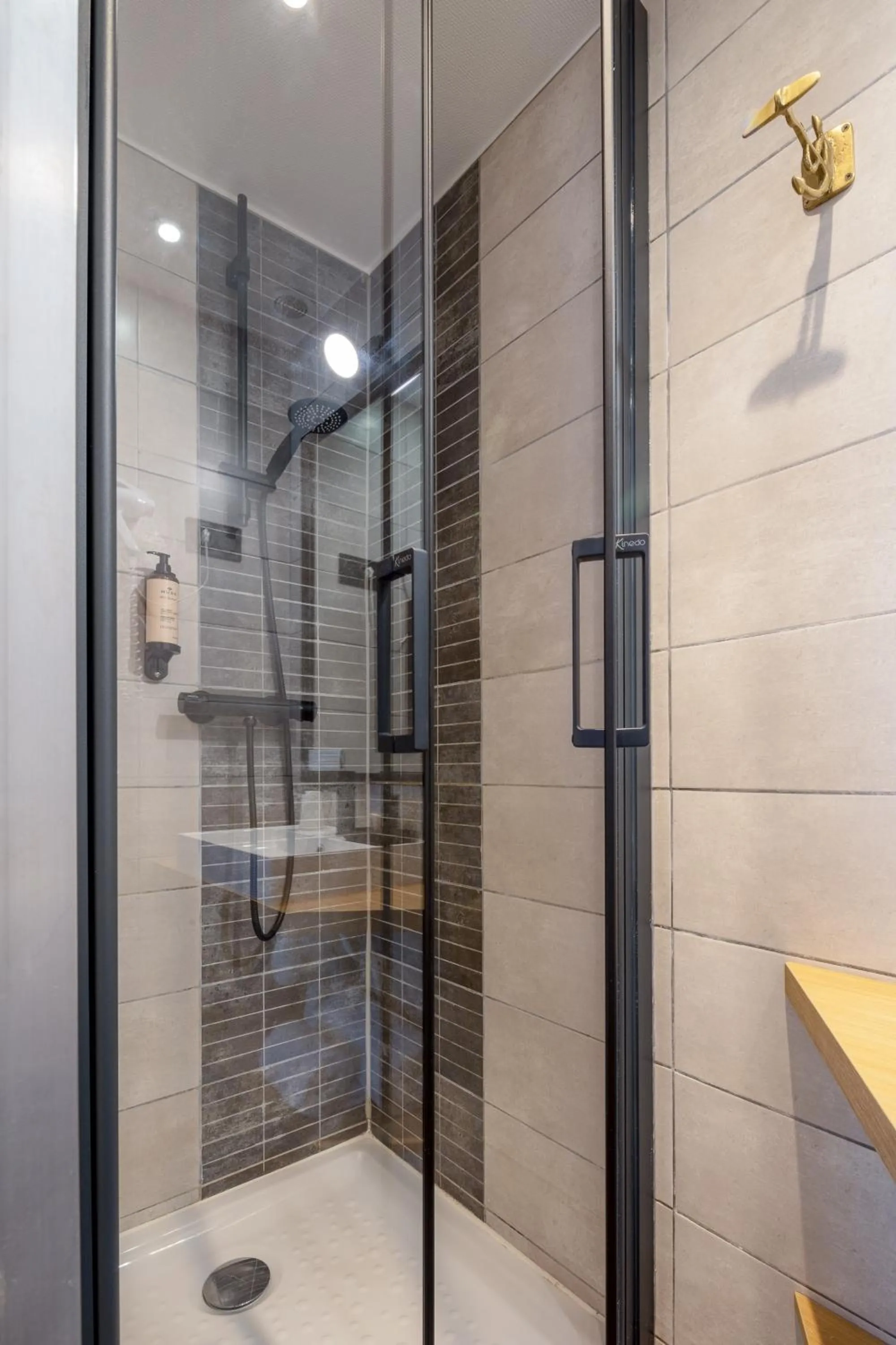 Bathroom in Hôtel Bristol Union Intra Muros