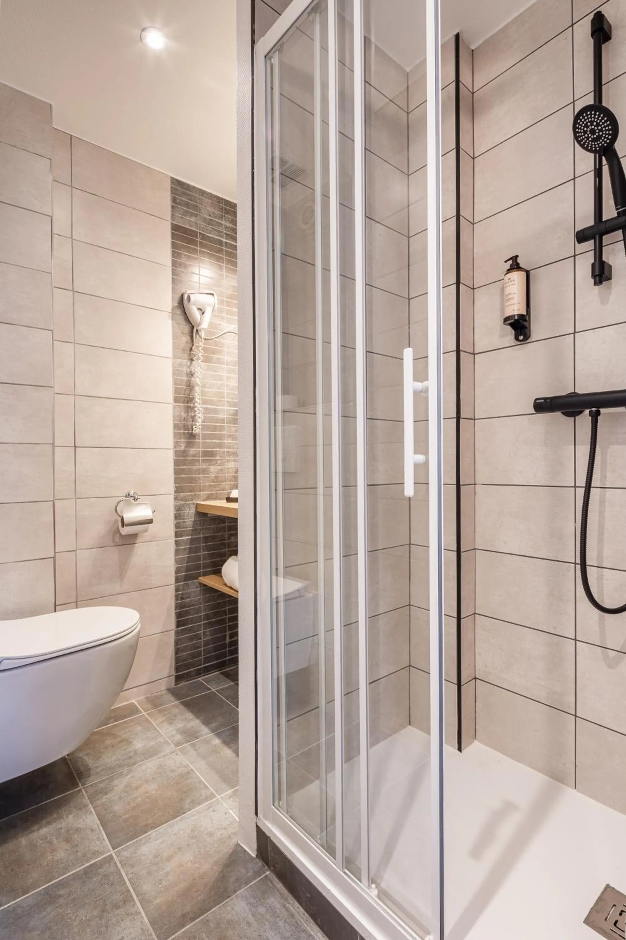 Bathroom in Hôtel Bristol Union Intra Muros