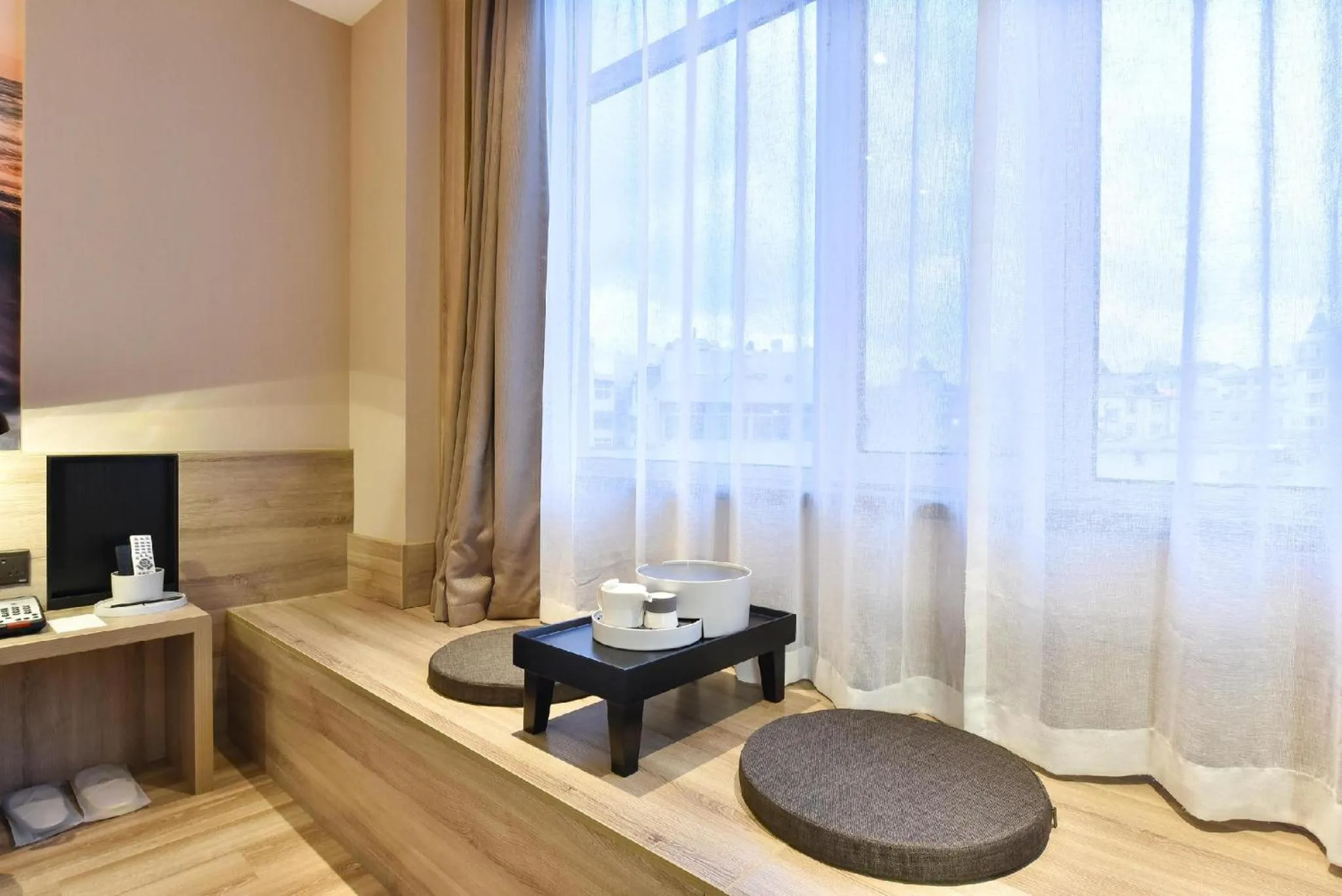 Photo of the whole room in Atour Hotel Dalian Lvshunkou