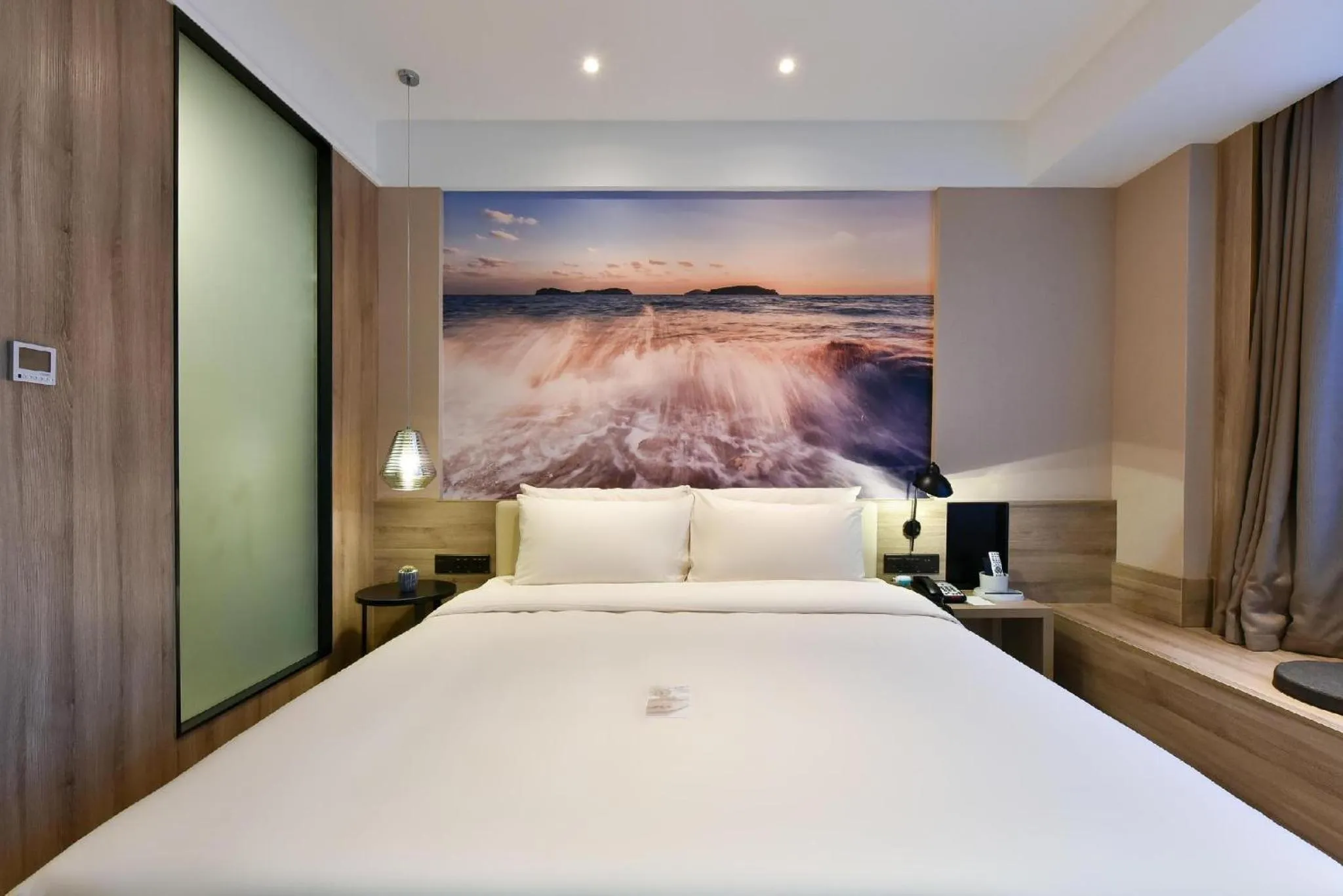Photo of the whole room, Bed in Atour Hotel Dalian Lvshunkou
