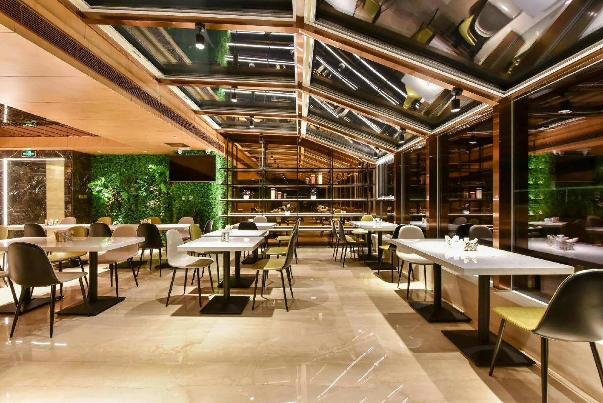 Restaurant/places to eat in Atour Hotel Dalian Lvshunkou