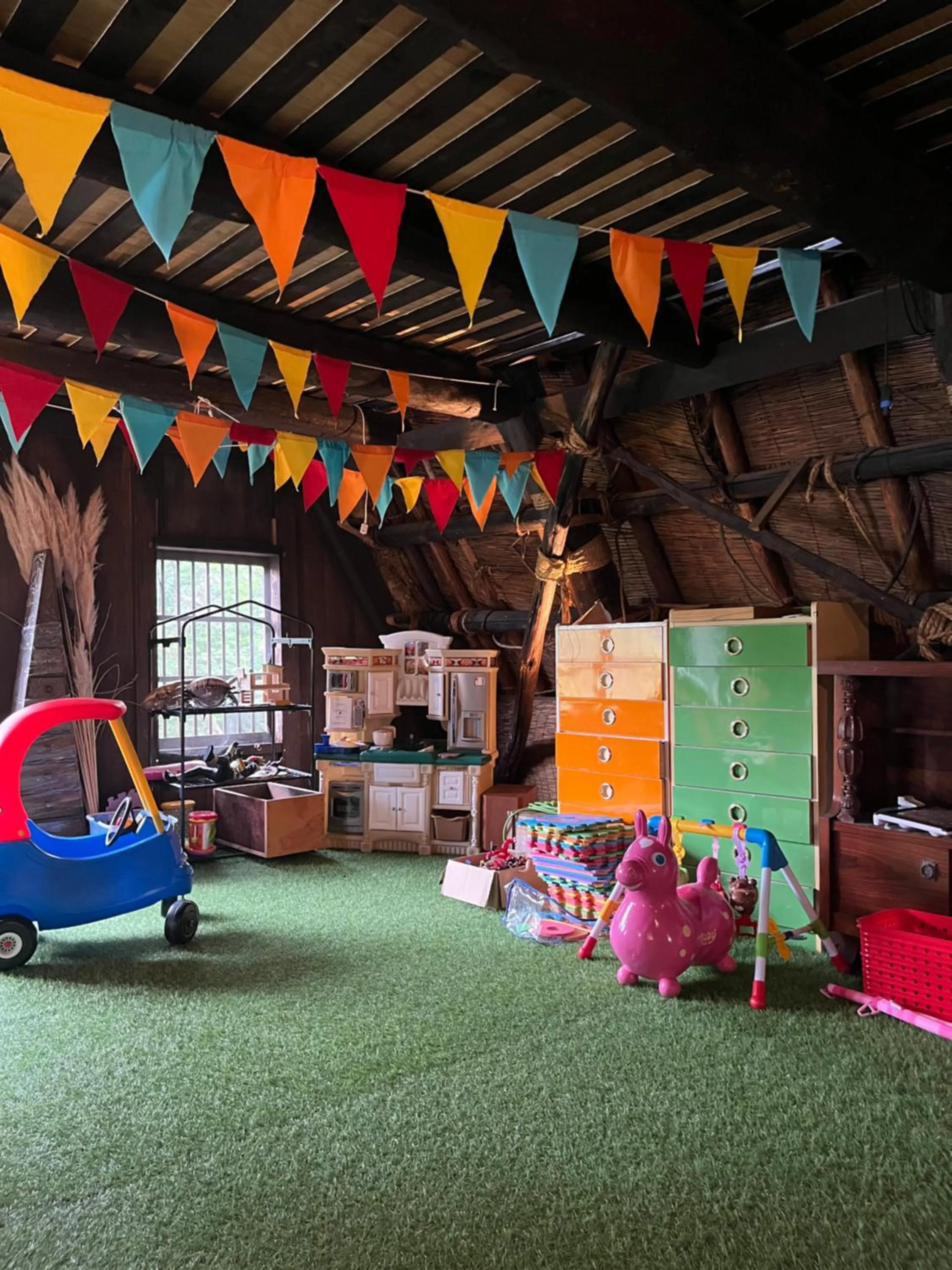 Communal lounge/ TV room in Guesthouse Kazura