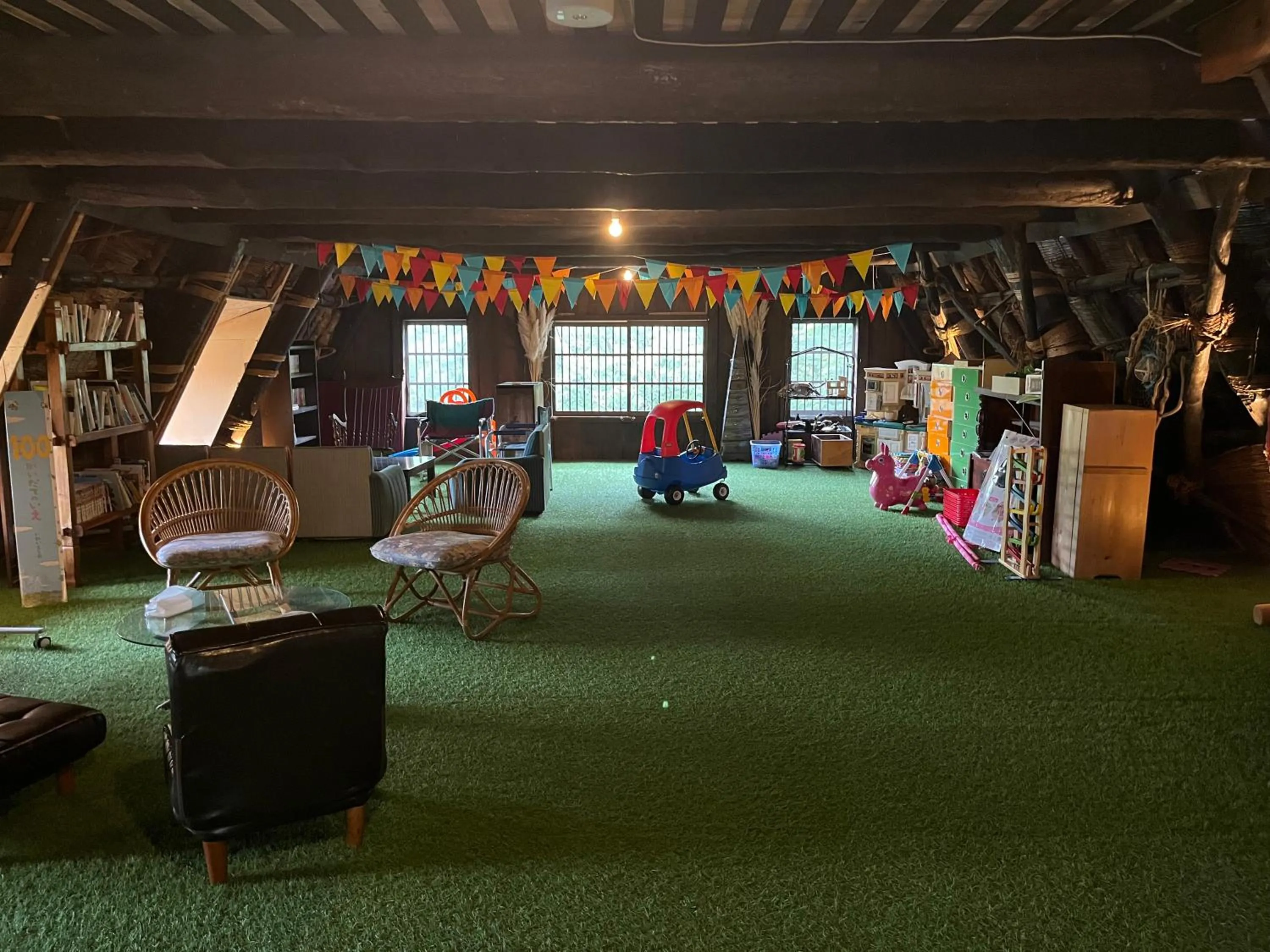 Communal lounge/ TV room in Guesthouse Kazura