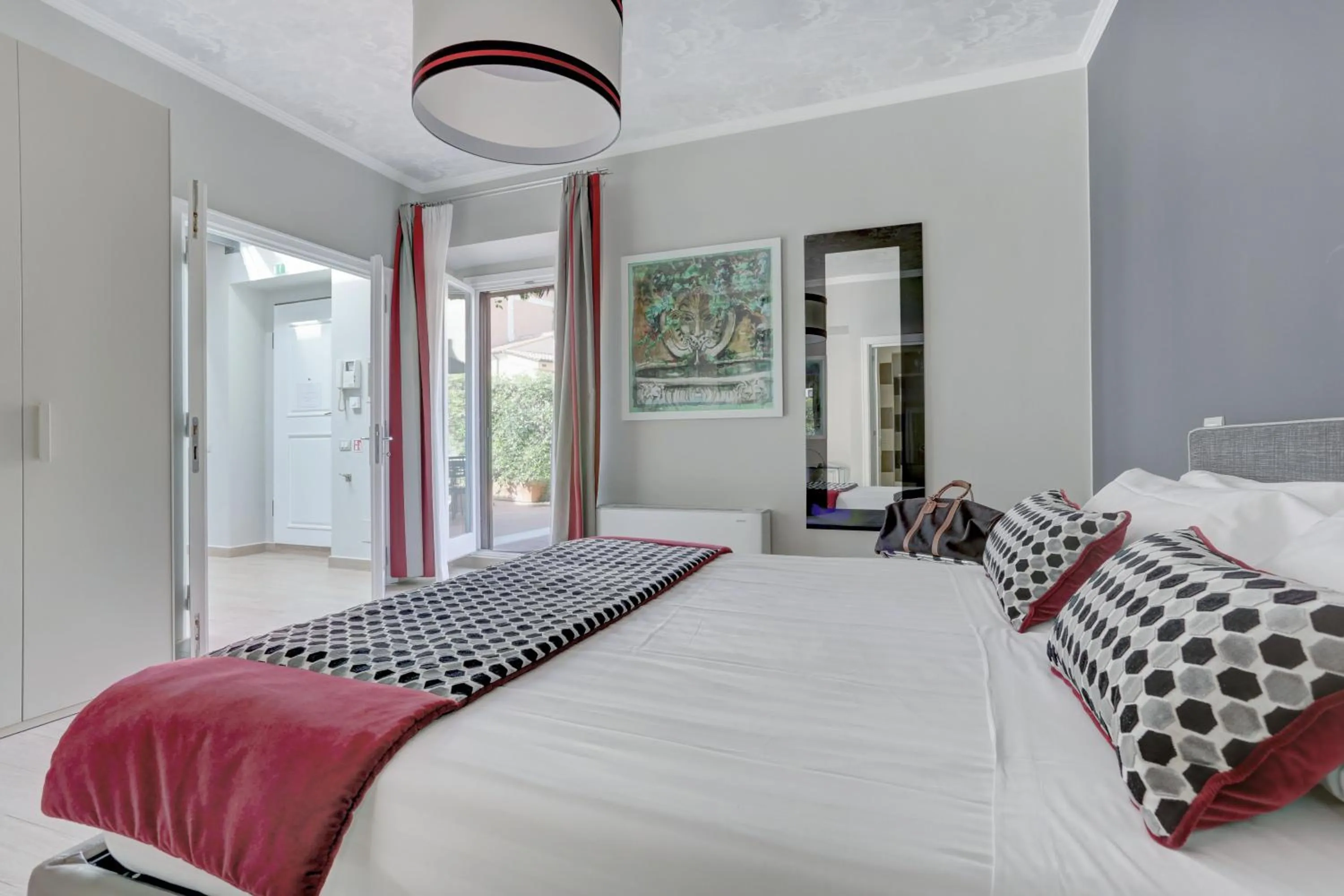 Bed in Piazzetta Margutta - My Extra Home