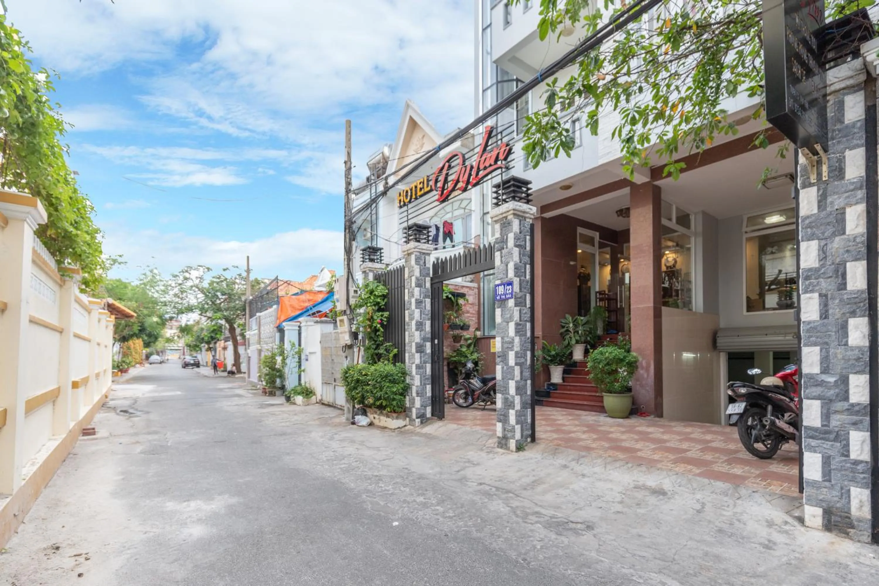 Facade/entrance in Dylan Hotel