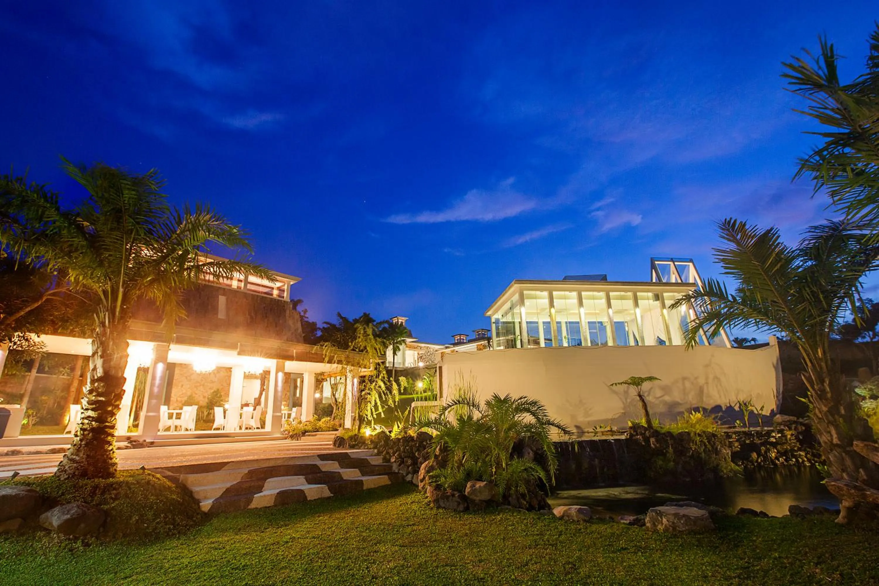 Restaurant/places to eat in Noah Villa and Chapel