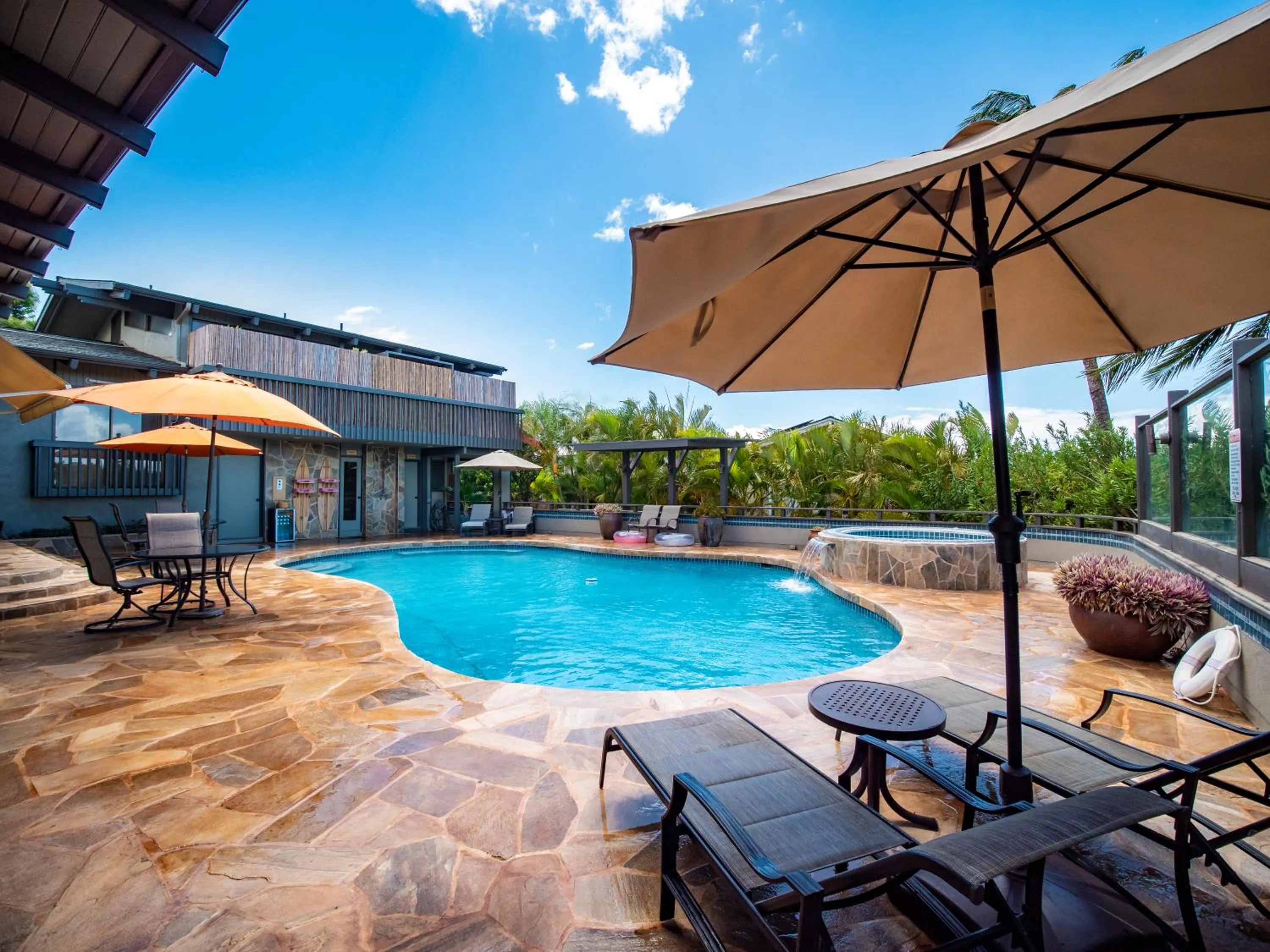 Swimming pool in Noahs Hideaway Luxury B&B