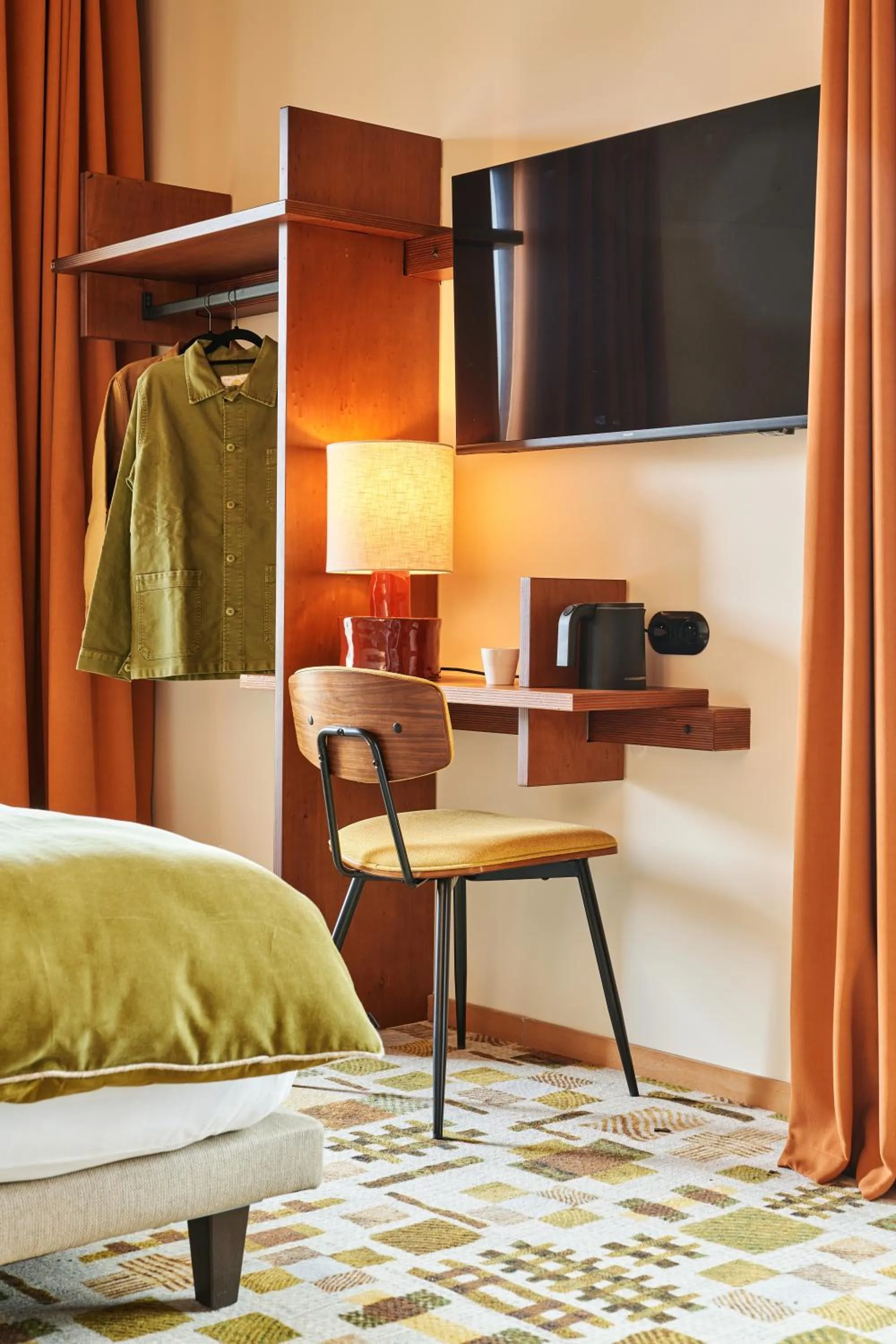 TV and multimedia, Bed in Hôtel Oré, Saint-Malo