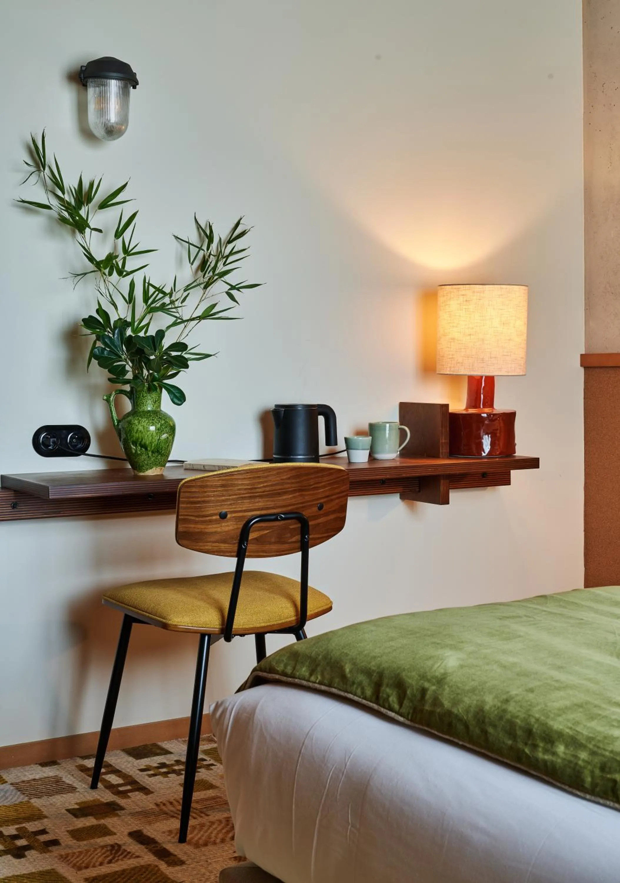 Coffee/tea facilities, Bed in Hôtel Oré, Saint-Malo