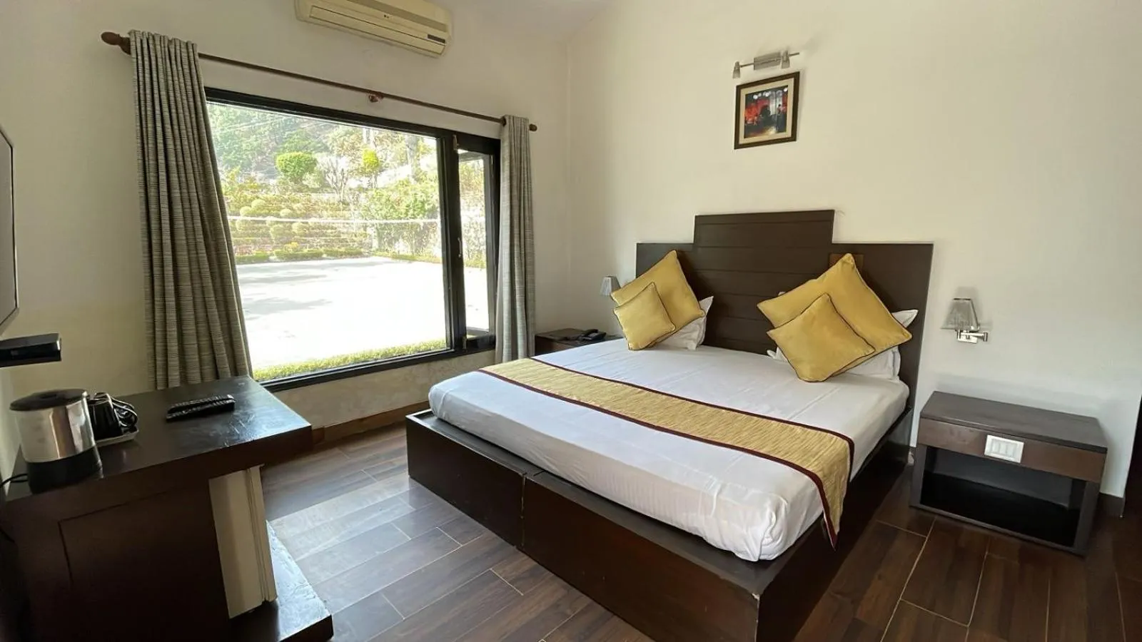 Bed in 8fold-Pinecrest By LaRiSa, Bhimtal