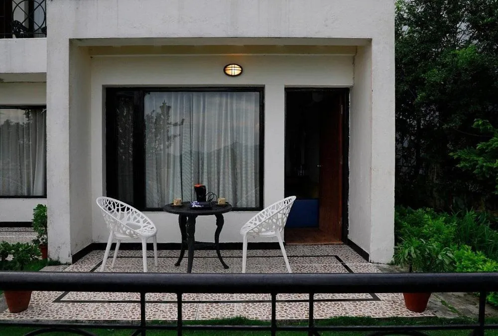 8fold-Pinecrest By LaRiSa, Bhimtal