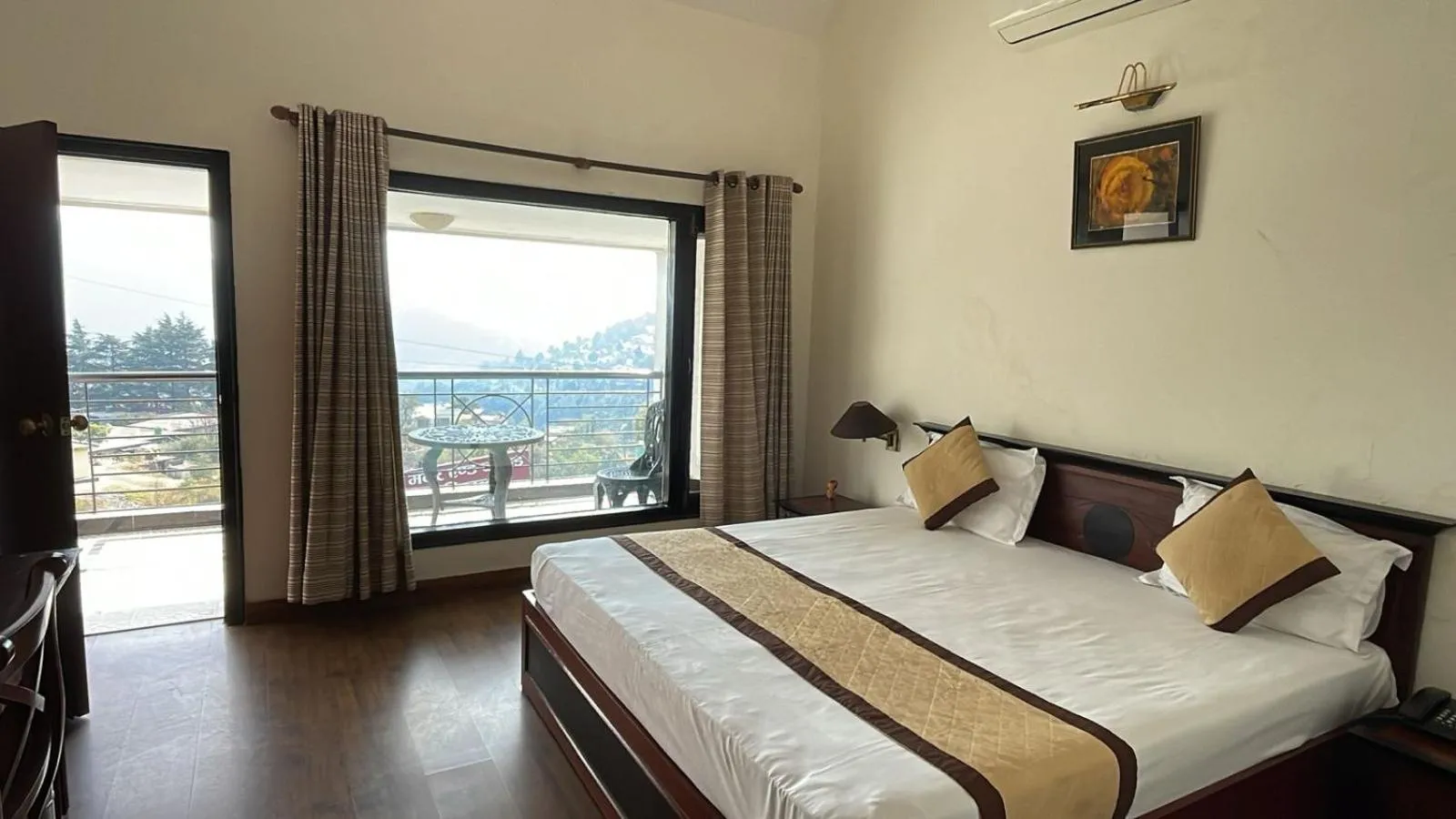 Bed in 8fold-Pinecrest By LaRiSa, Bhimtal