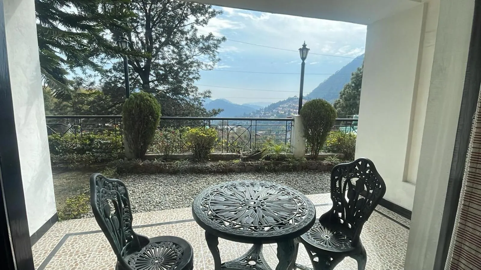 8fold-Pinecrest By LaRiSa, Bhimtal