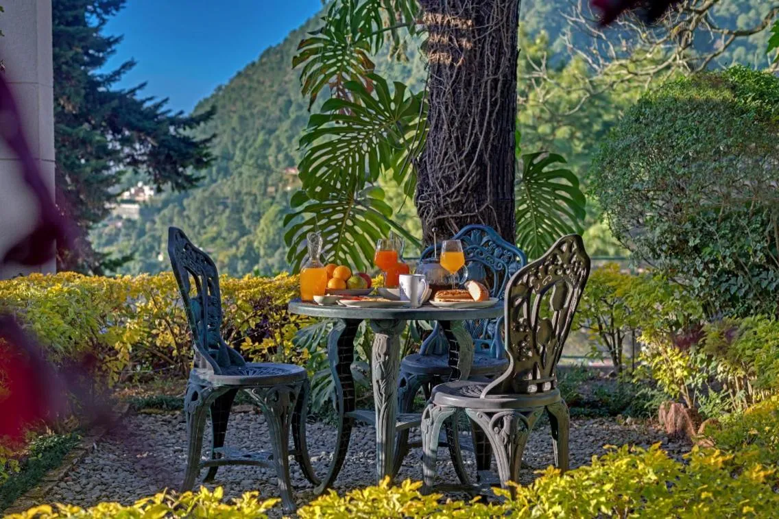 Breakfast in 8fold-Pinecrest By LaRiSa, Bhimtal