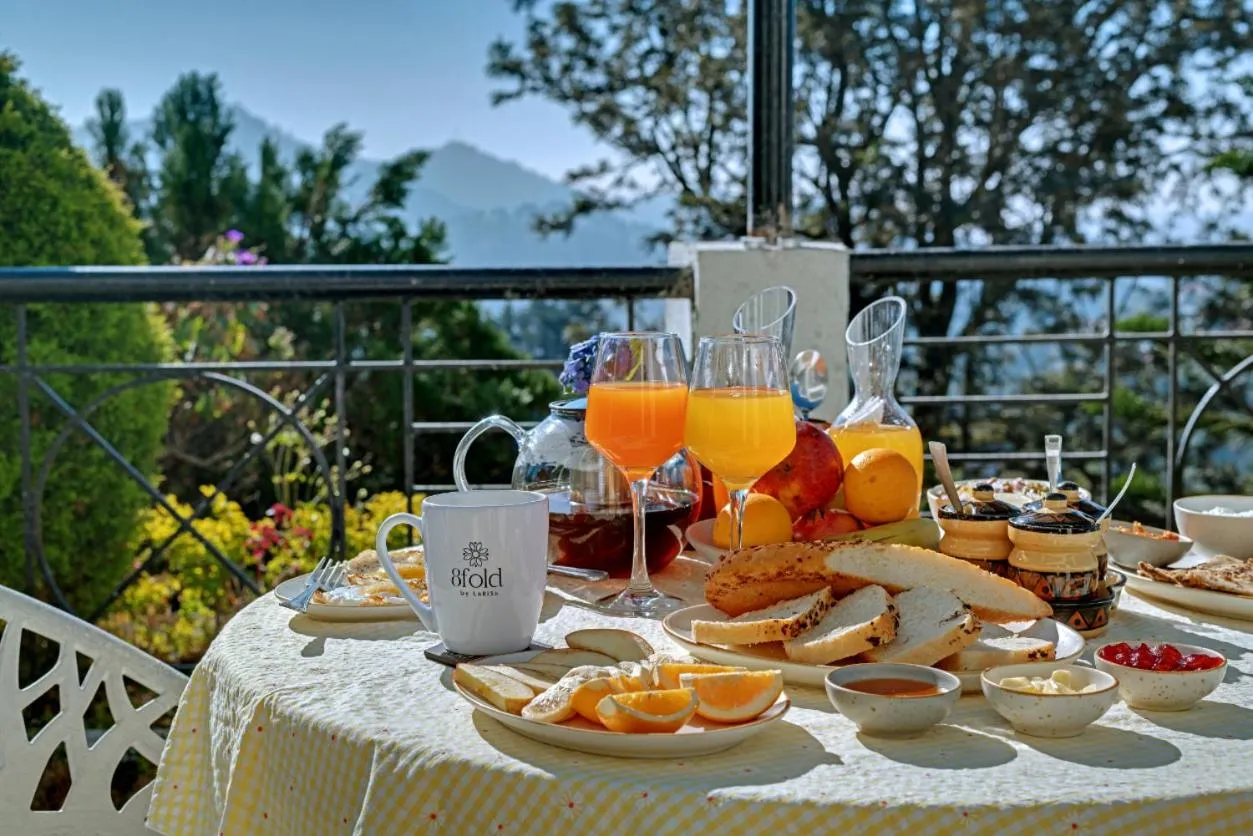 Breakfast in 8fold-Pinecrest By LaRiSa, Bhimtal
