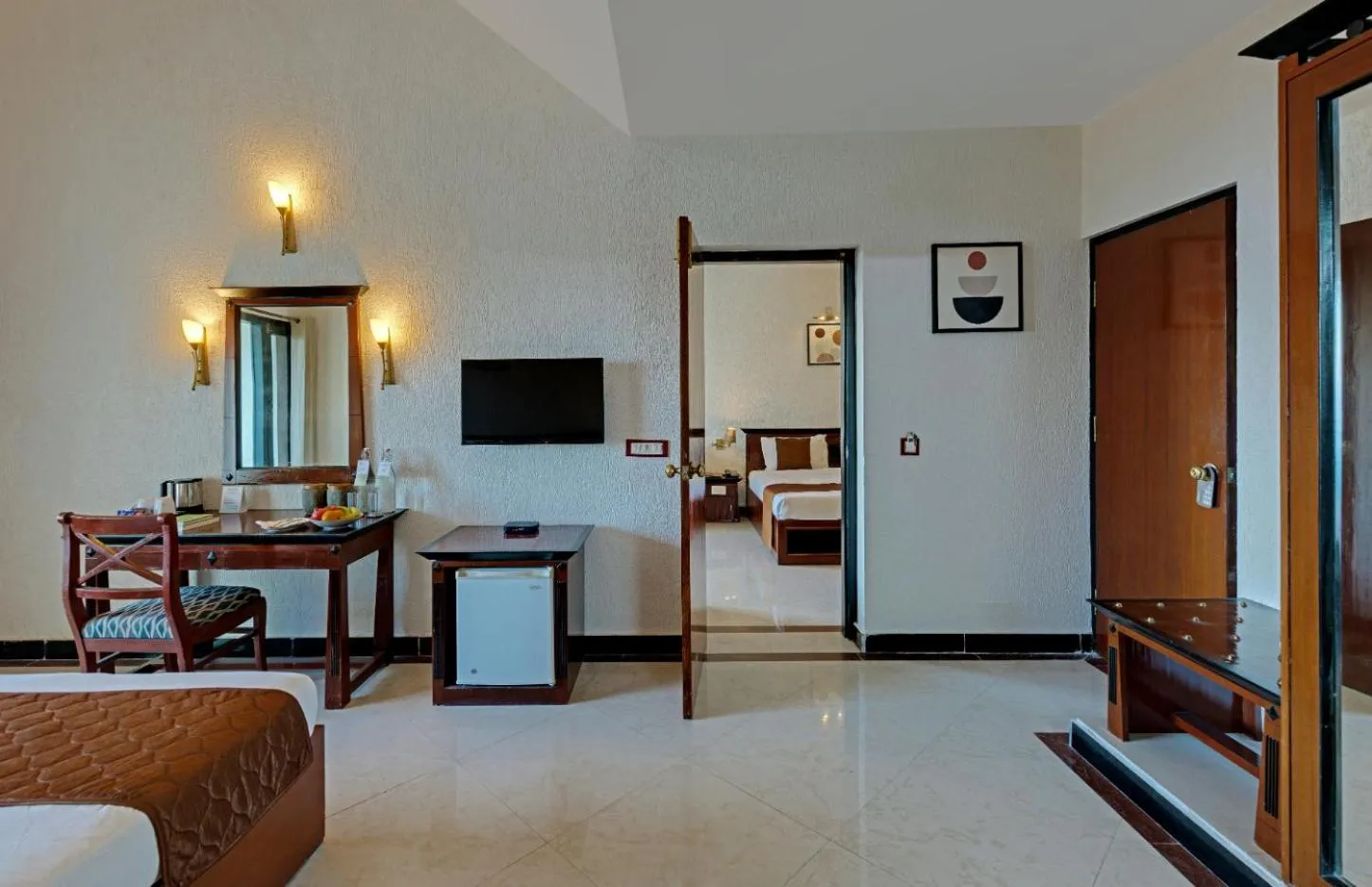 Bedroom, Bed in 8fold-Pinecrest By LaRiSa, Bhimtal