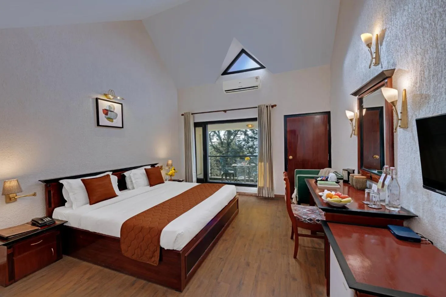 Bedroom, Bed in 8fold-Pinecrest By LaRiSa, Bhimtal