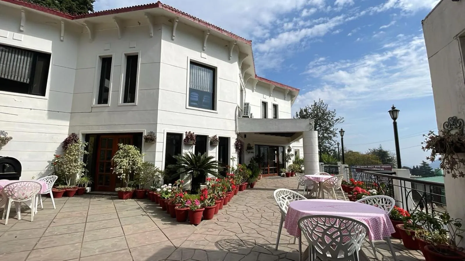 8fold-Pinecrest By LaRiSa, Bhimtal