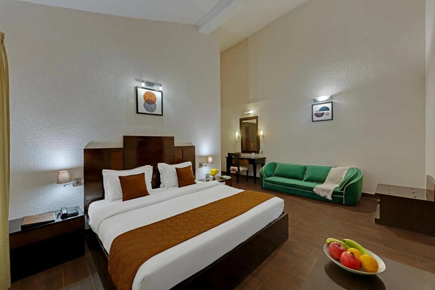 Bedroom, Bed in 8fold-Pinecrest By LaRiSa, Bhimtal