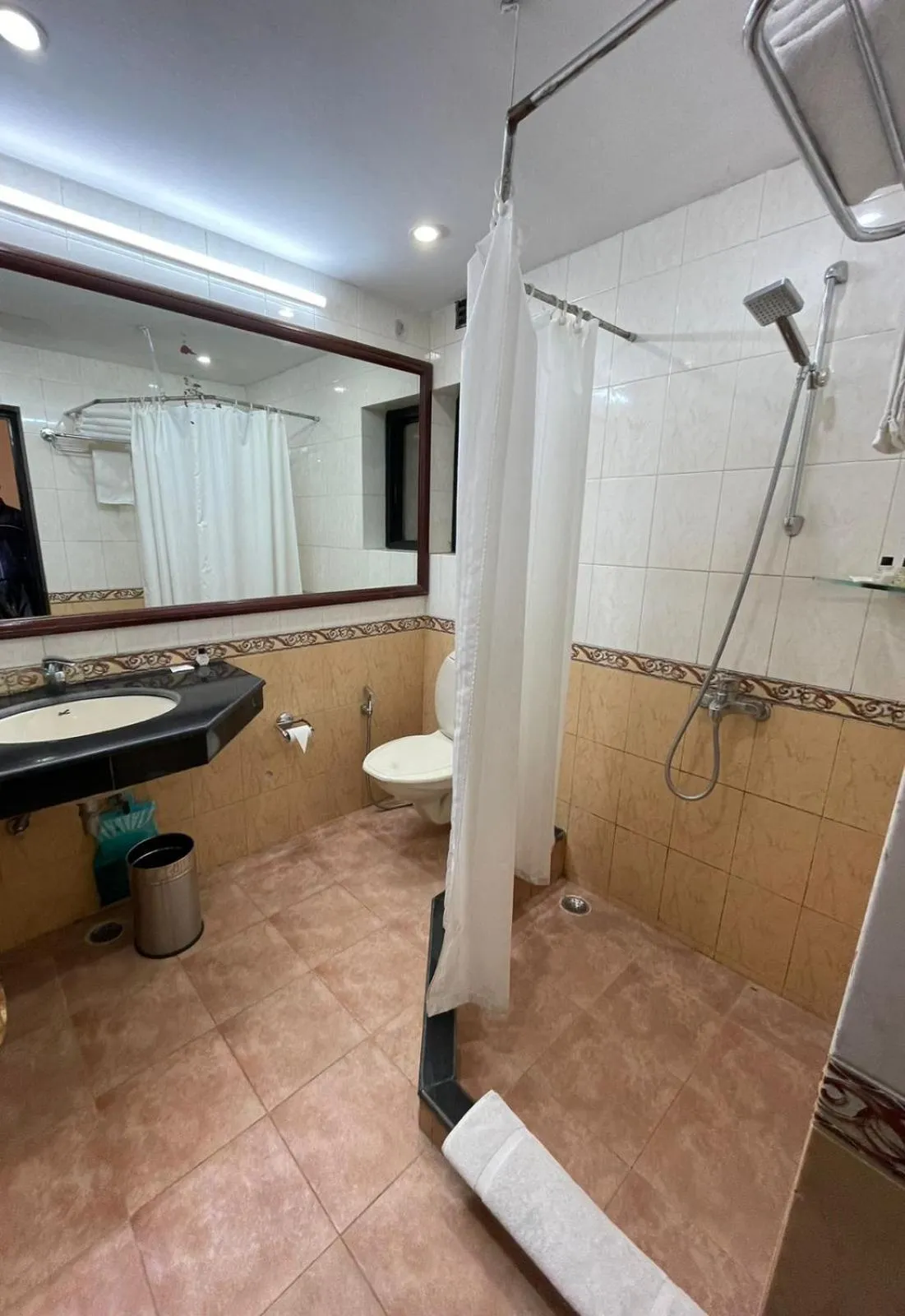 8fold-Pinecrest By LaRiSa, Bhimtal