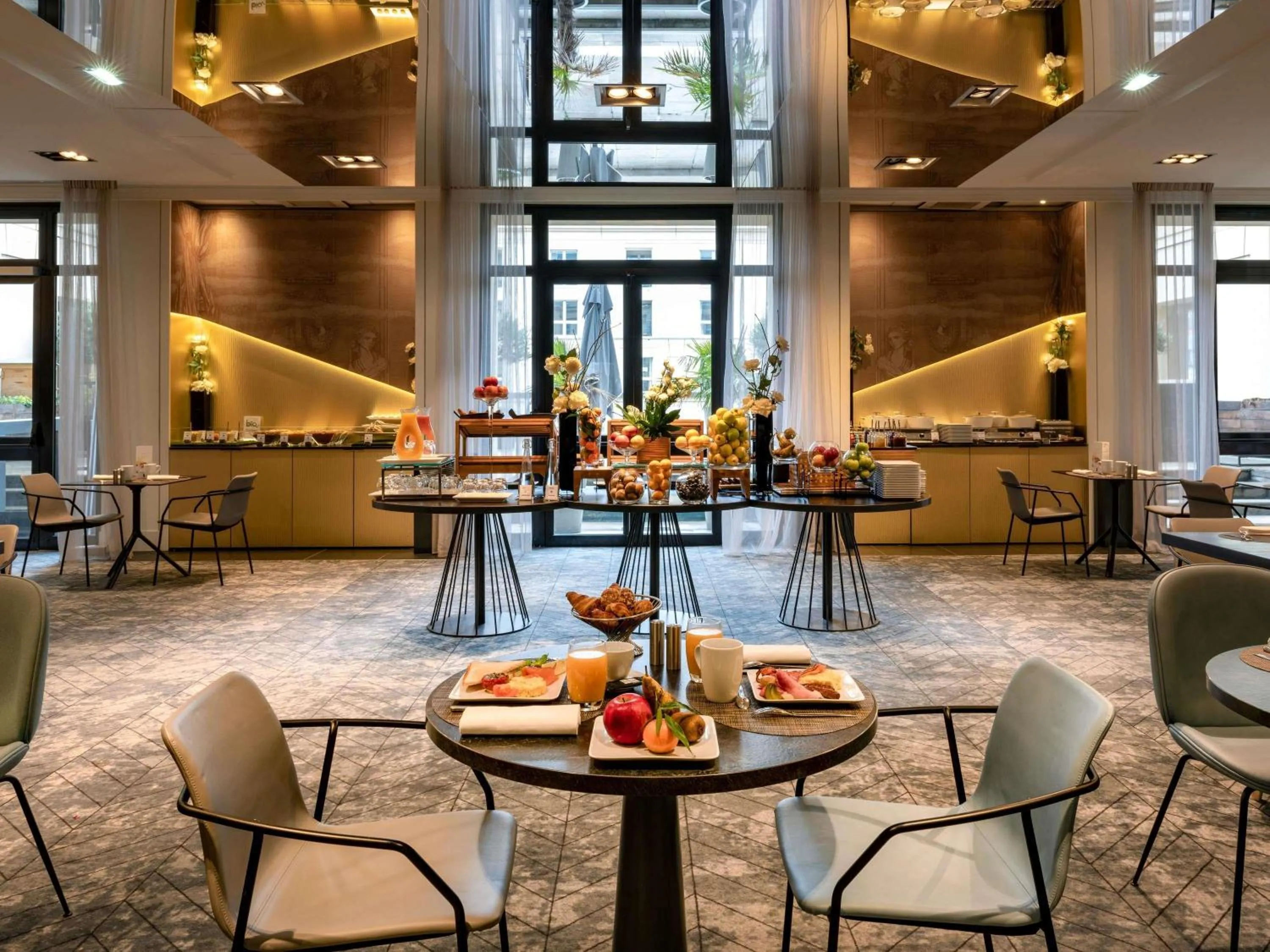 Breakfast in Le Louis Hotel Versailles Château - MGallery Collection