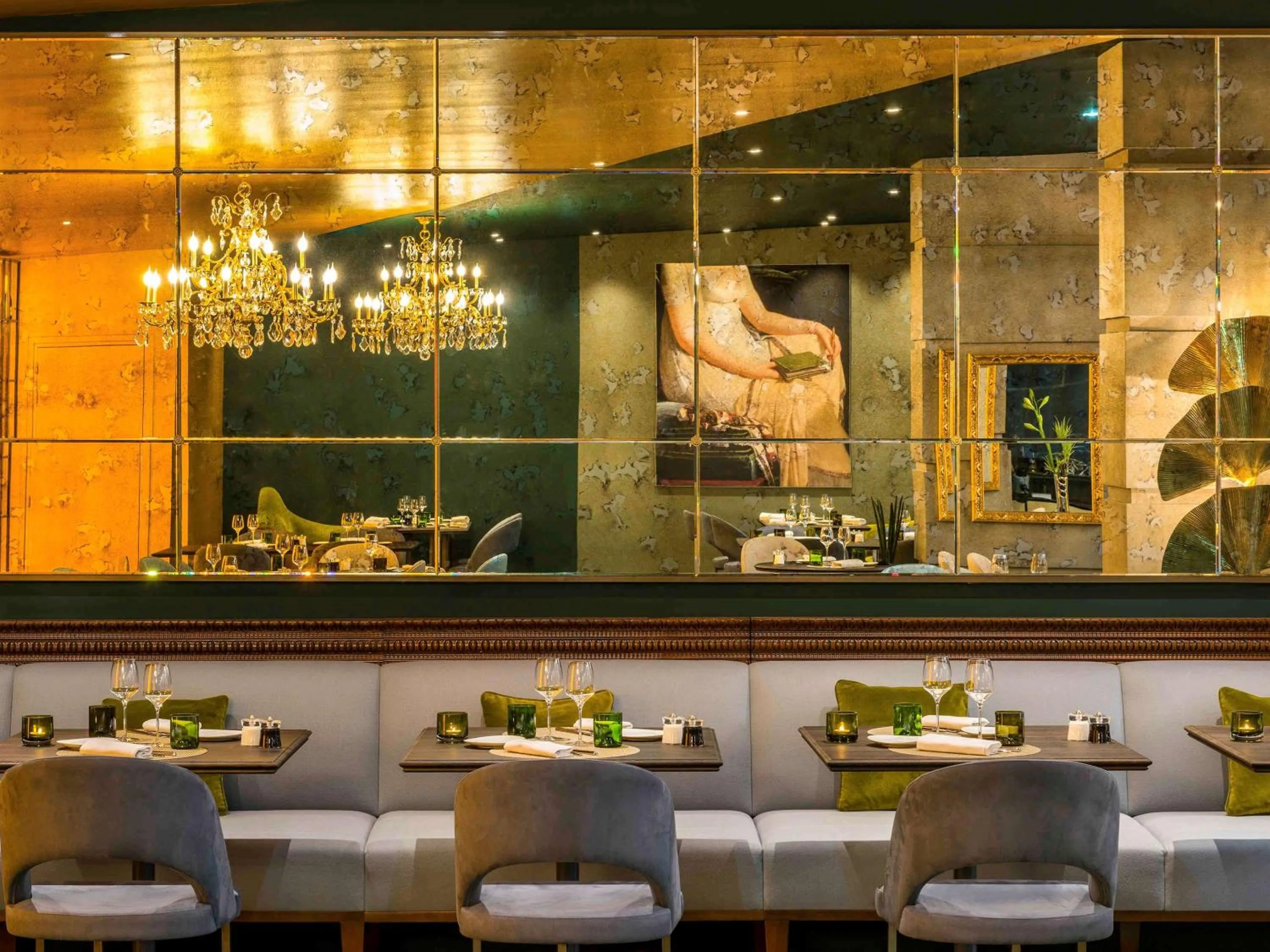 Restaurant/places to eat in Le Louis Hotel Versailles Château - MGallery Collection