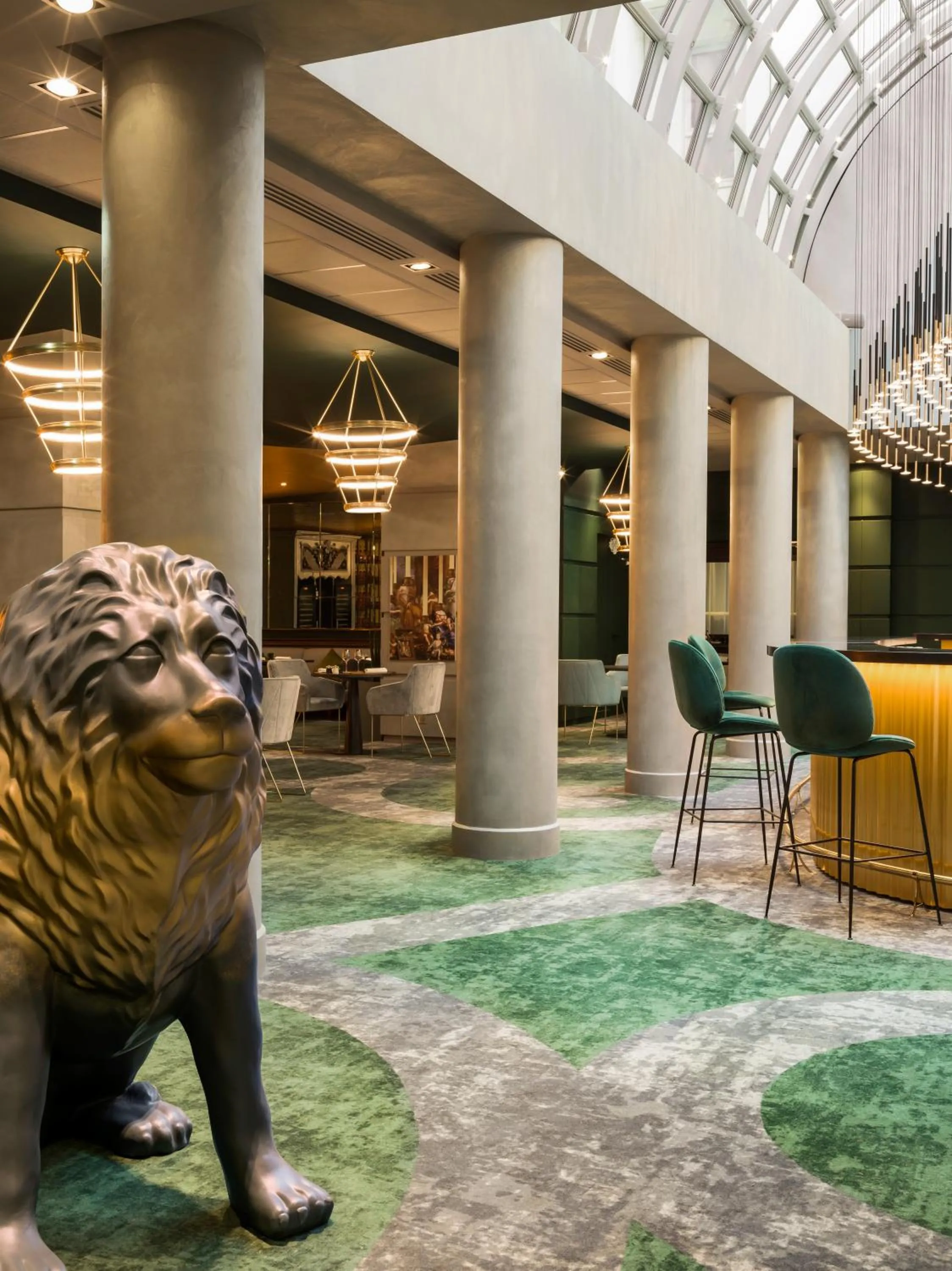 Restaurant/places to eat in Le Louis Hotel Versailles Château - MGallery Collection