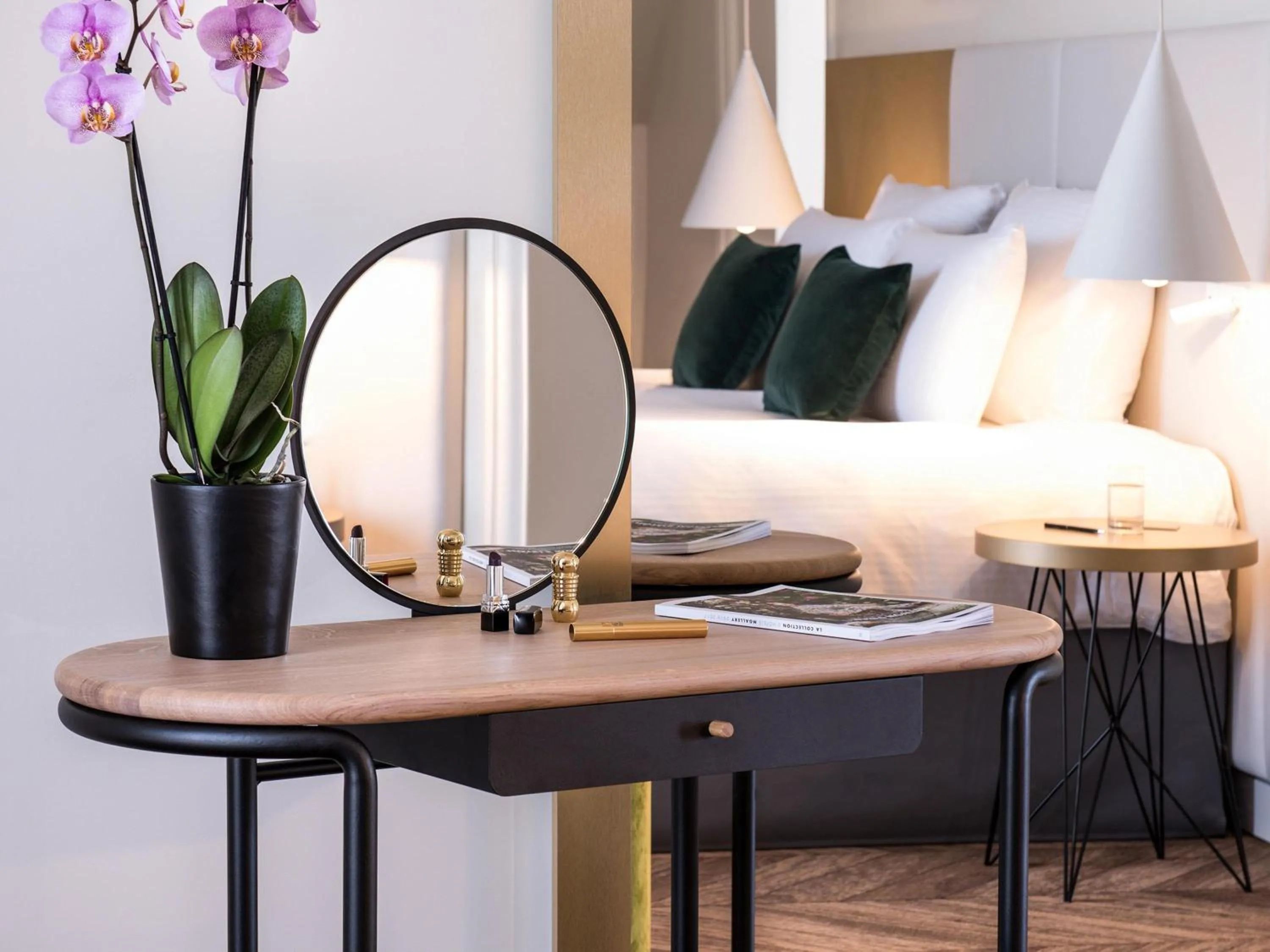 Bedroom, Bed in Le Louis Hotel Versailles Château - MGallery Collection