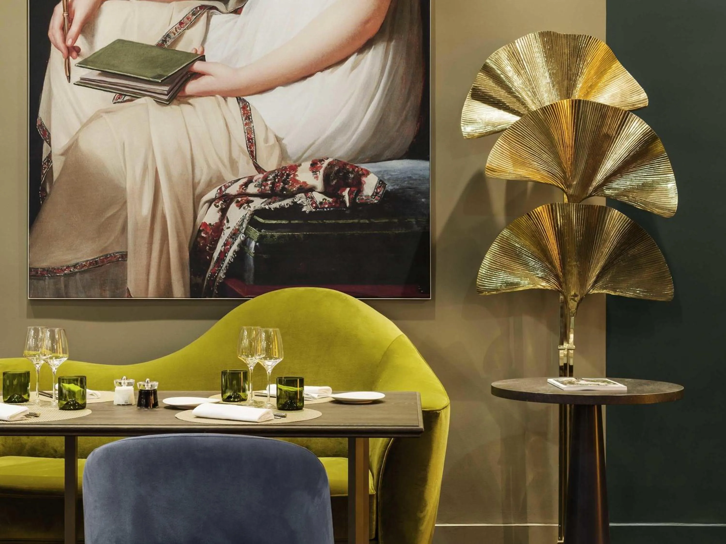 Restaurant/places to eat in Le Louis Hotel Versailles Château - MGallery Collection