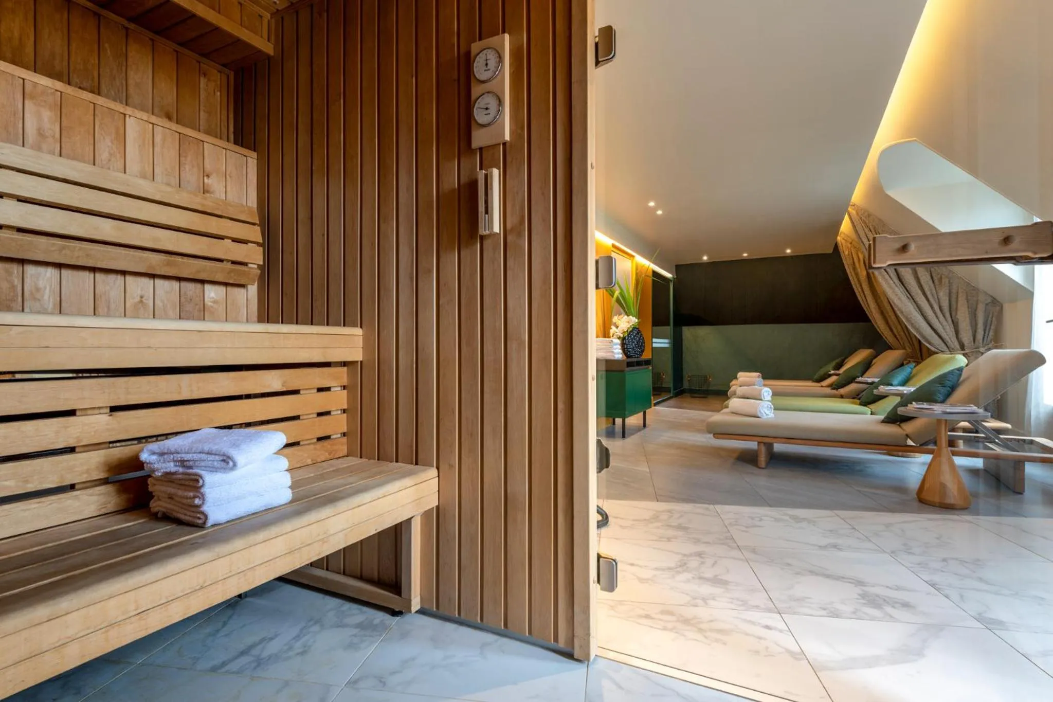 Sauna in Le Louis Hotel Versailles Château - MGallery Collection