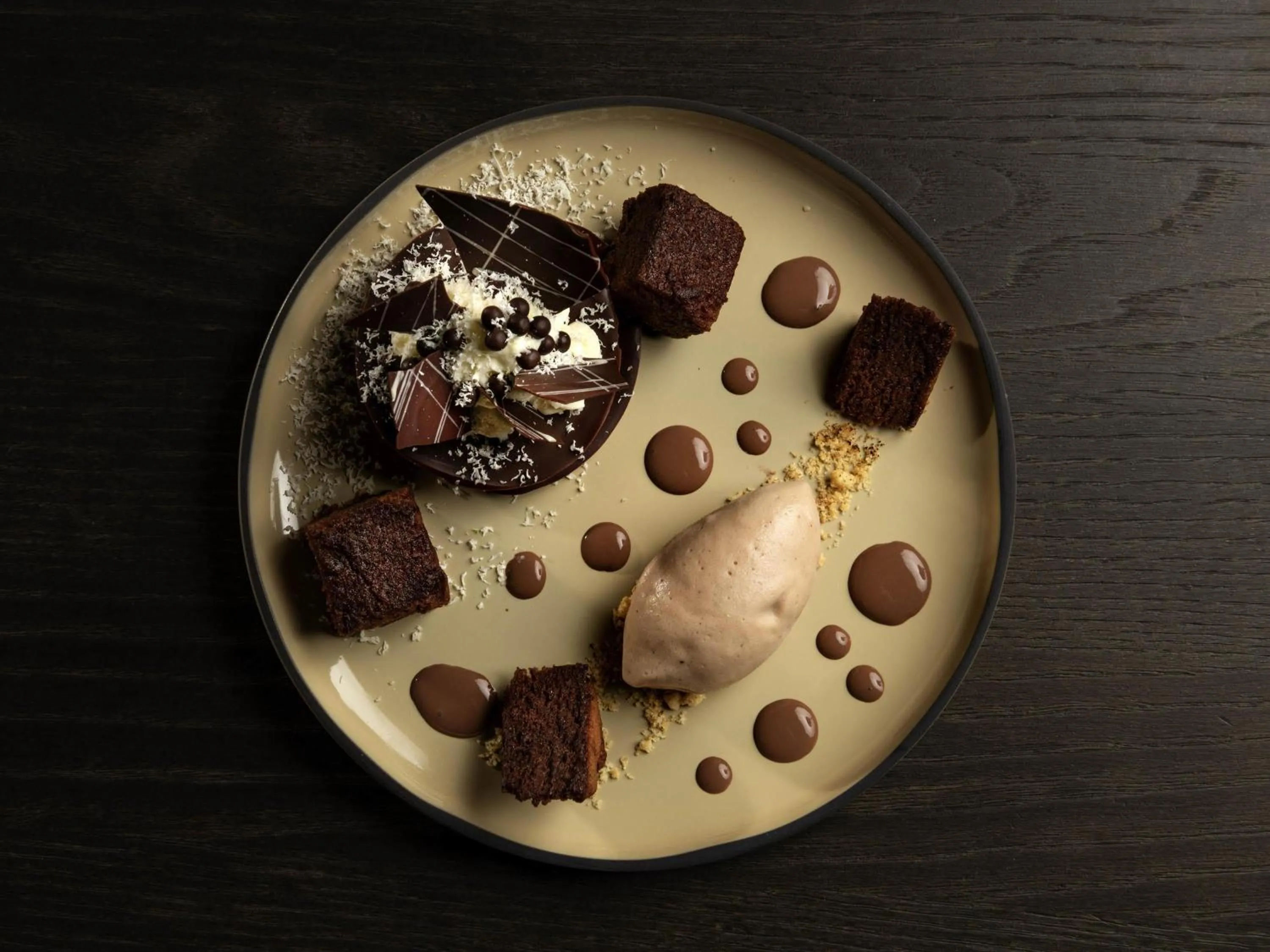 Restaurant/places to eat in Le Louis Hotel Versailles Château - MGallery Collection