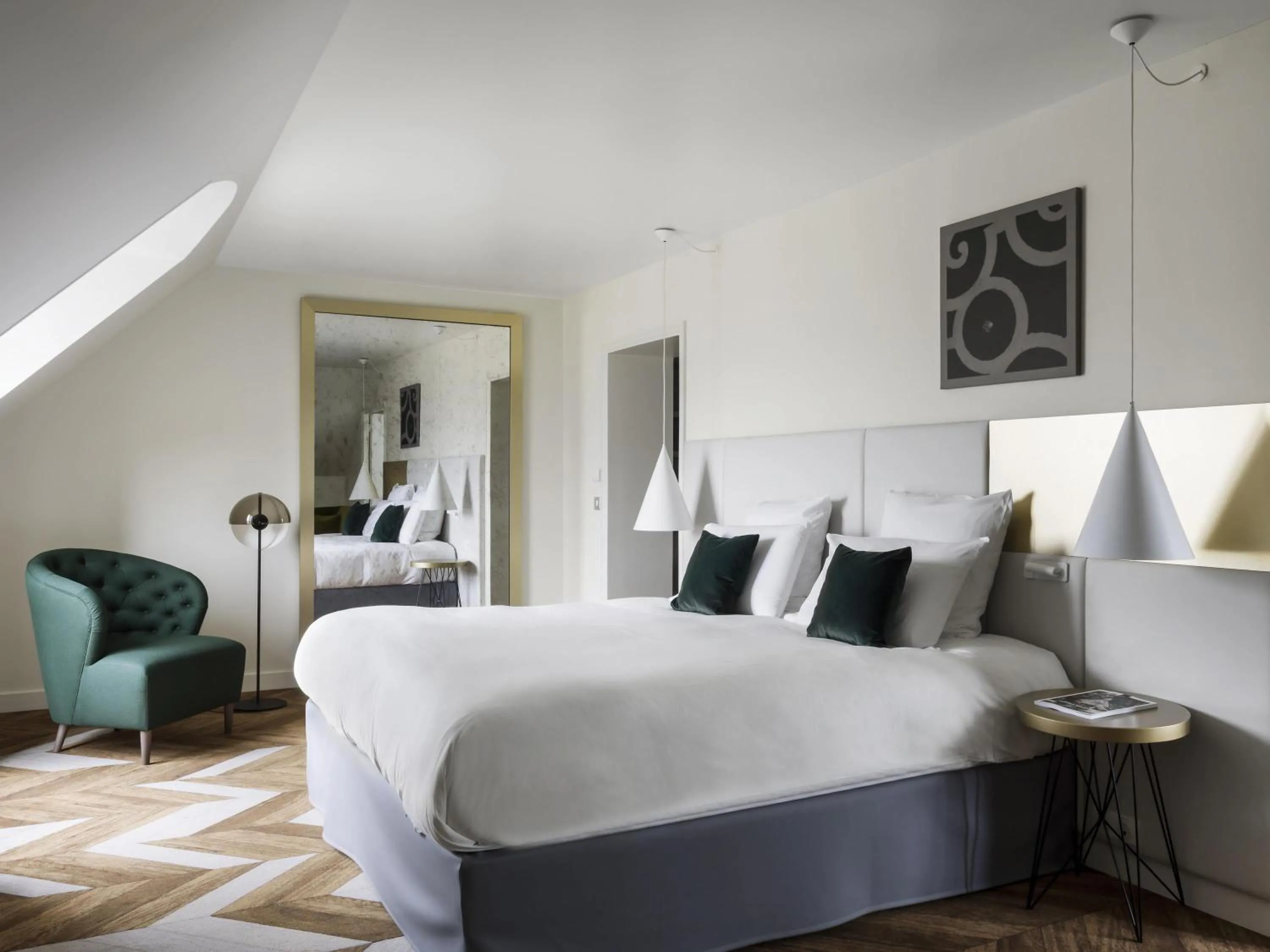 Bedroom, Bed in Le Louis Hotel Versailles Château - MGallery Collection