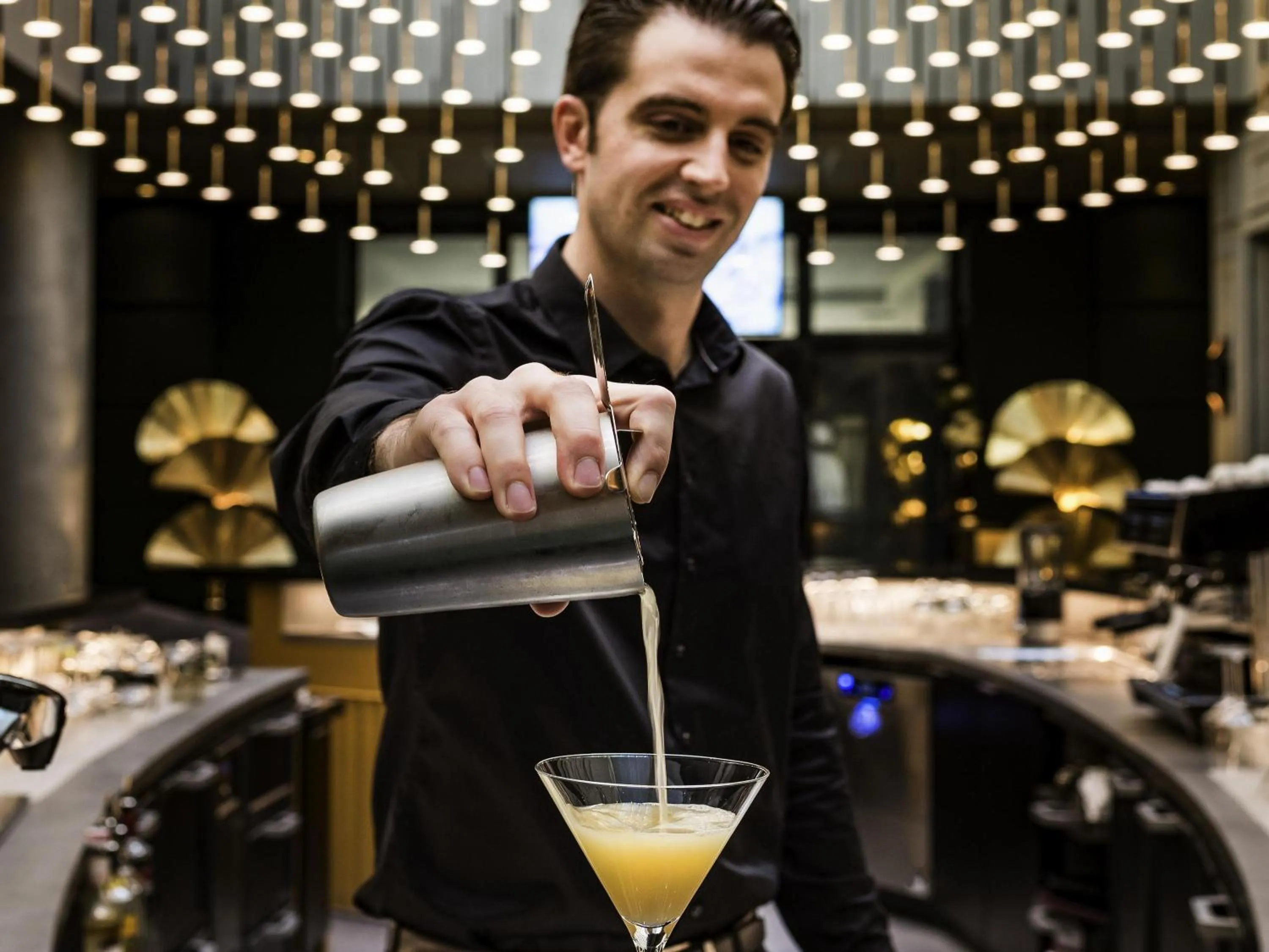 Lounge or bar in Le Louis Hotel Versailles Château - MGallery Collection