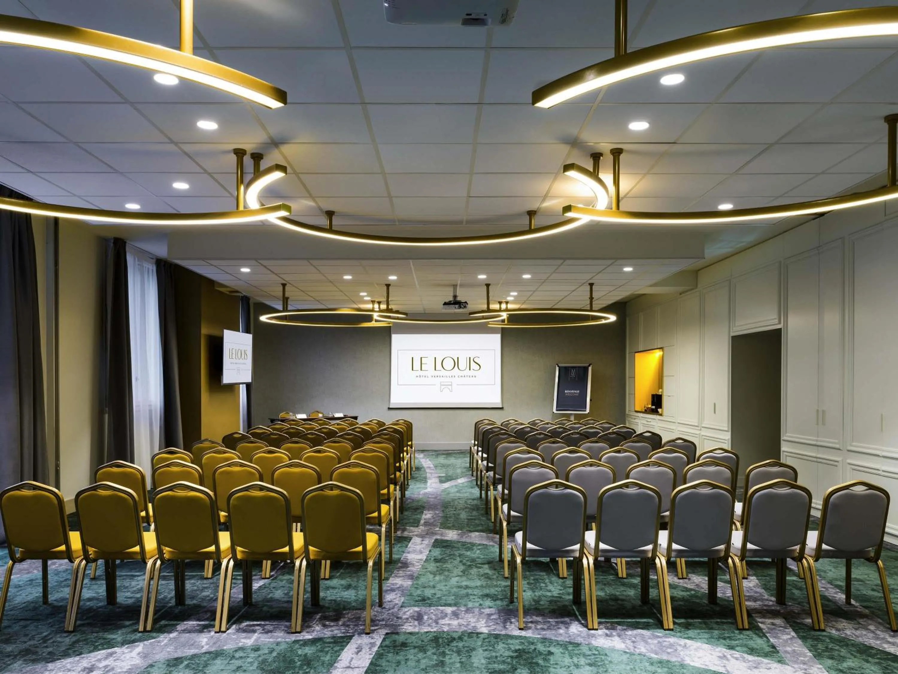 Meeting/conference room in Le Louis Hotel Versailles Château - MGallery Collection